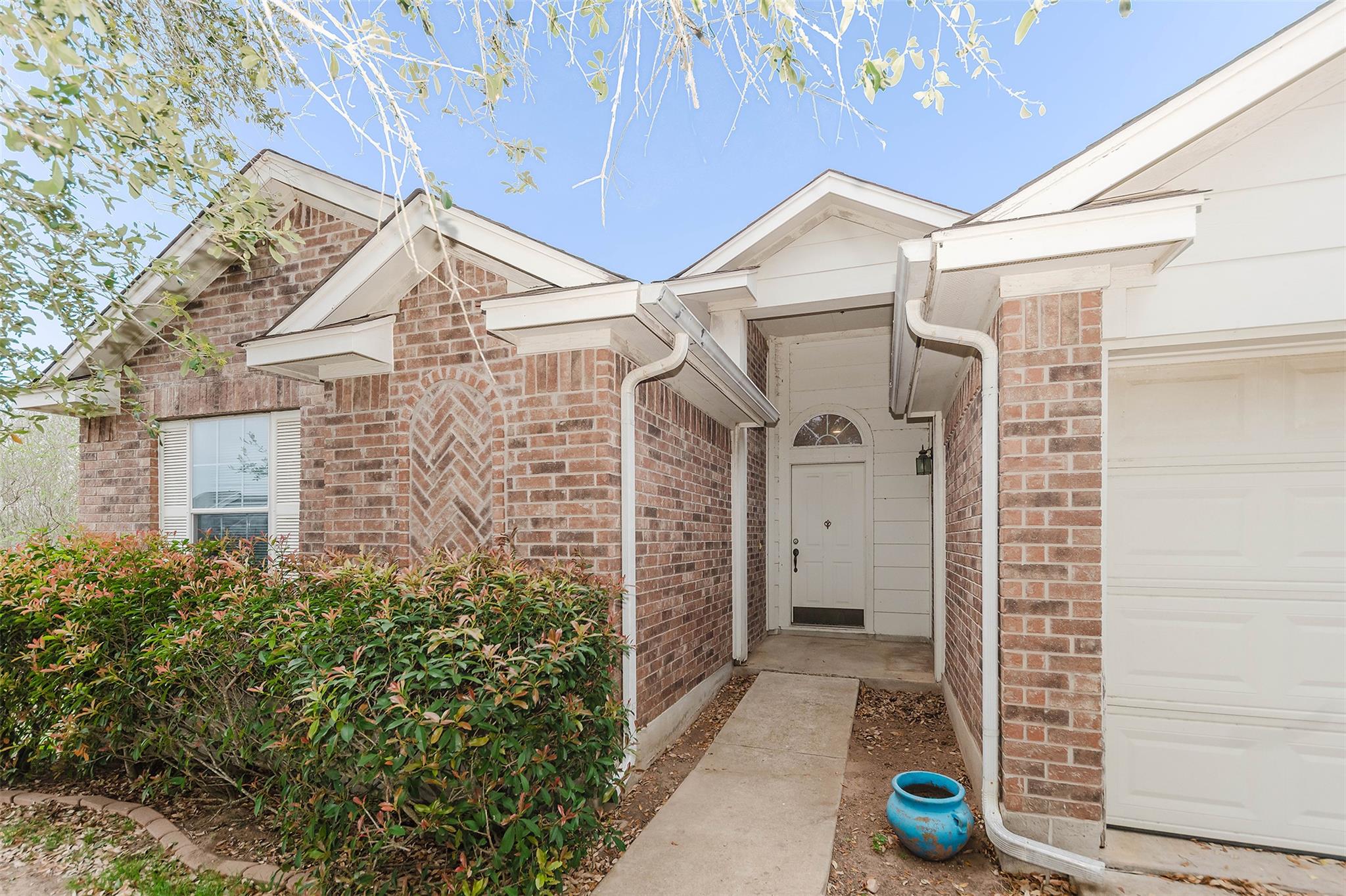 223 Martin Crossing Dr, Cedar Creek, TX 78612