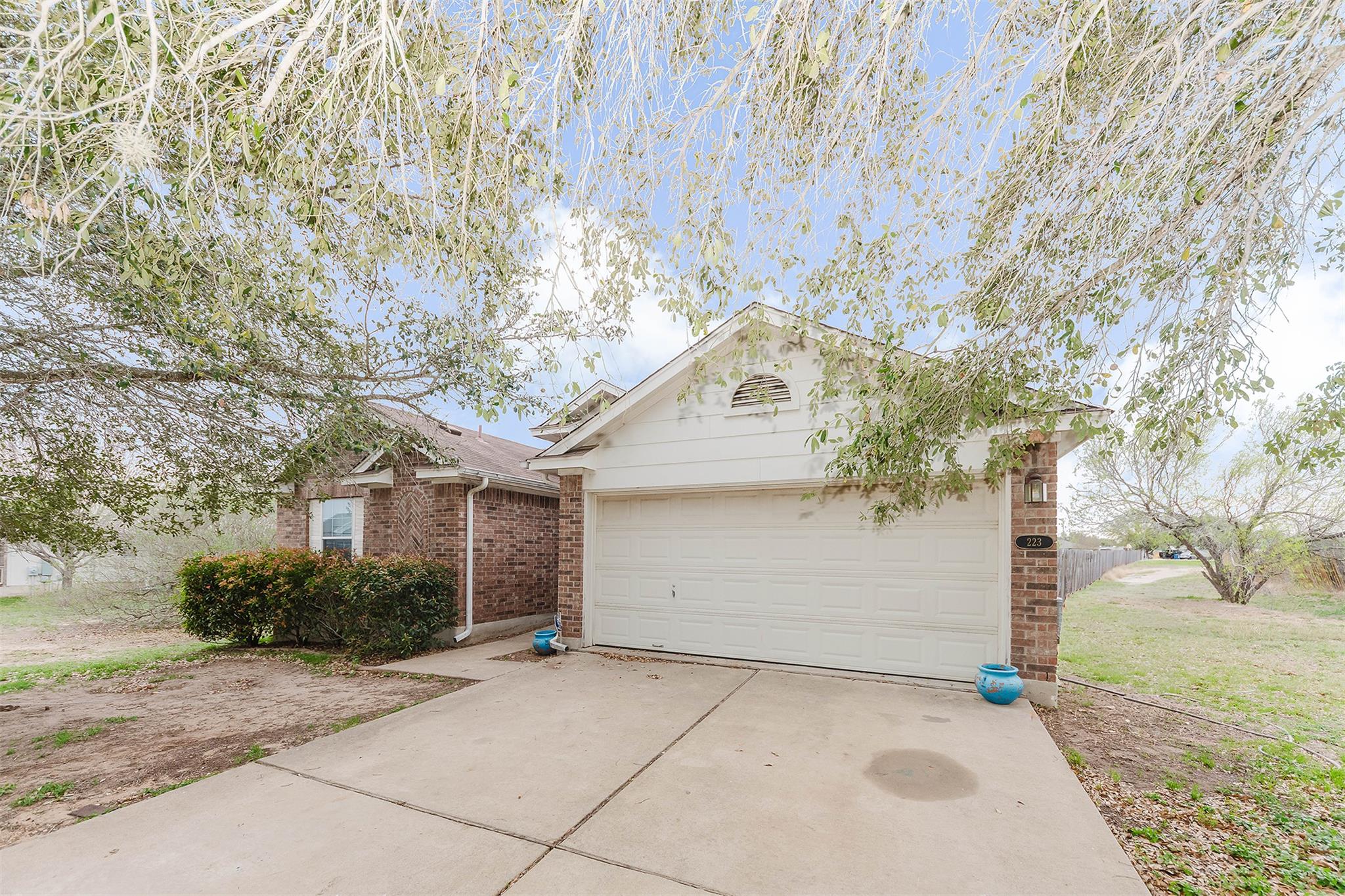 223 Martin Crossing Dr, Cedar Creek, TX 78612