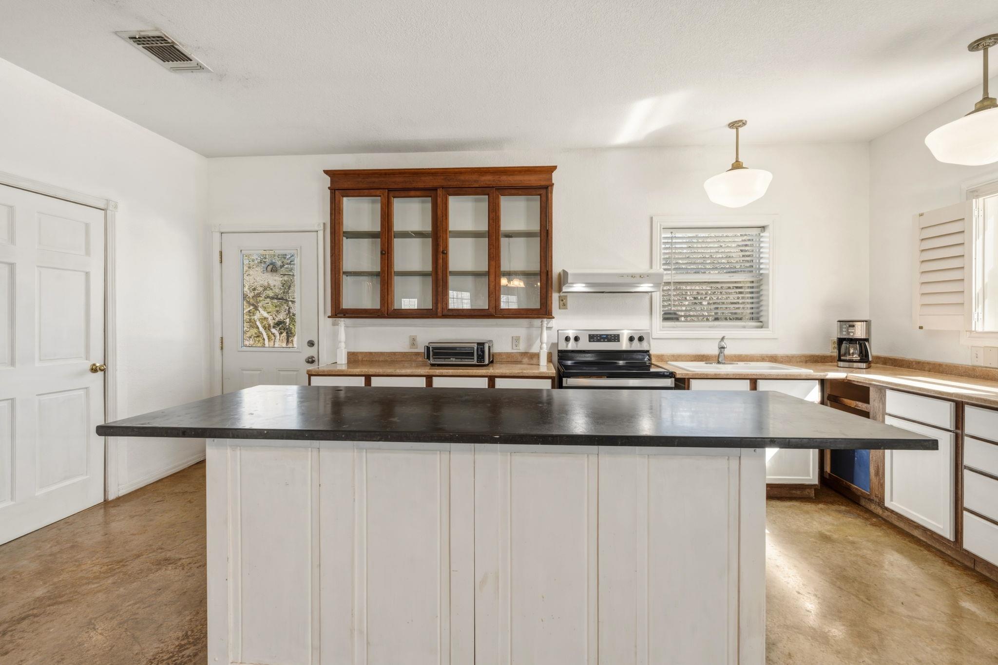 1301 Altwein Rd, Blanco, TX 78606