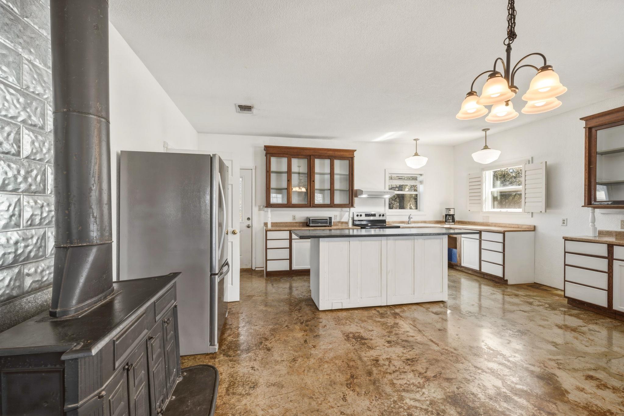 1301 Altwein Rd, Blanco, TX 78606