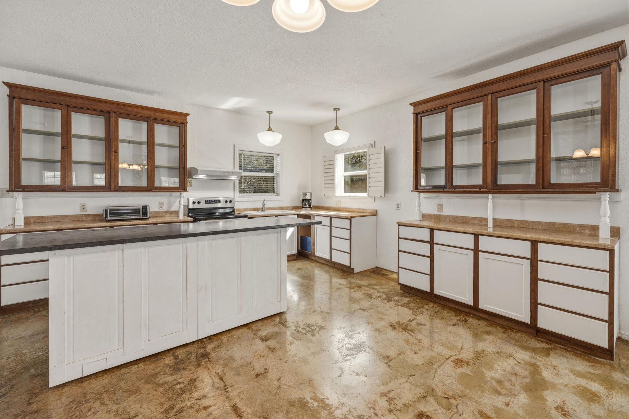 1301 Altwein Rd, Blanco, TX 78606