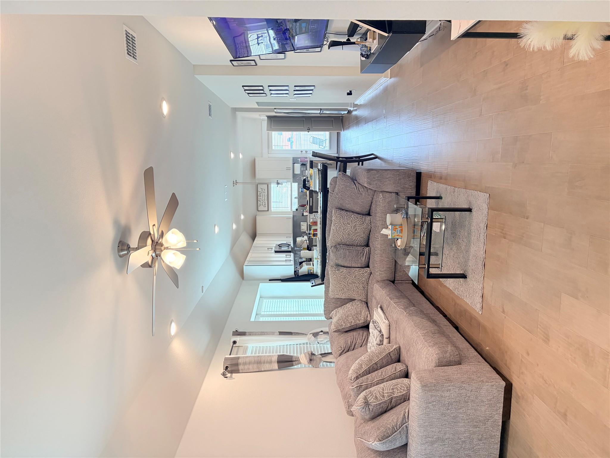 182 Shackleton Dr, Kyle, TX 78640