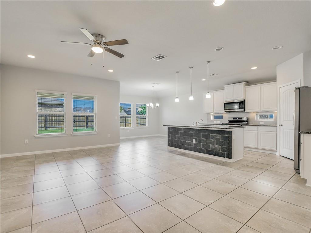 525 Heinatz Flat Ln, Leander, TX 78641