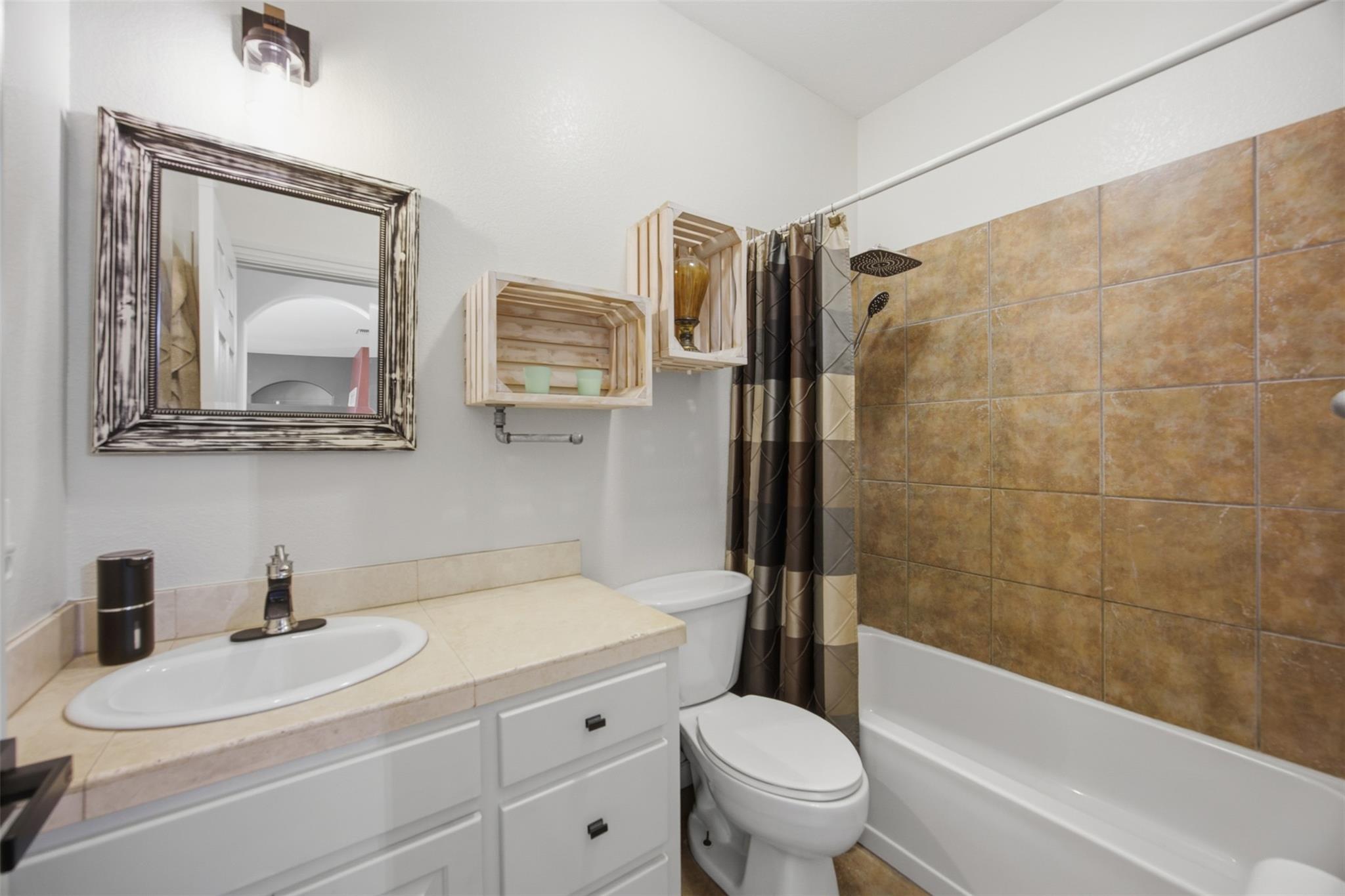 123 Meadowood Dr, Elgin, TX 78621