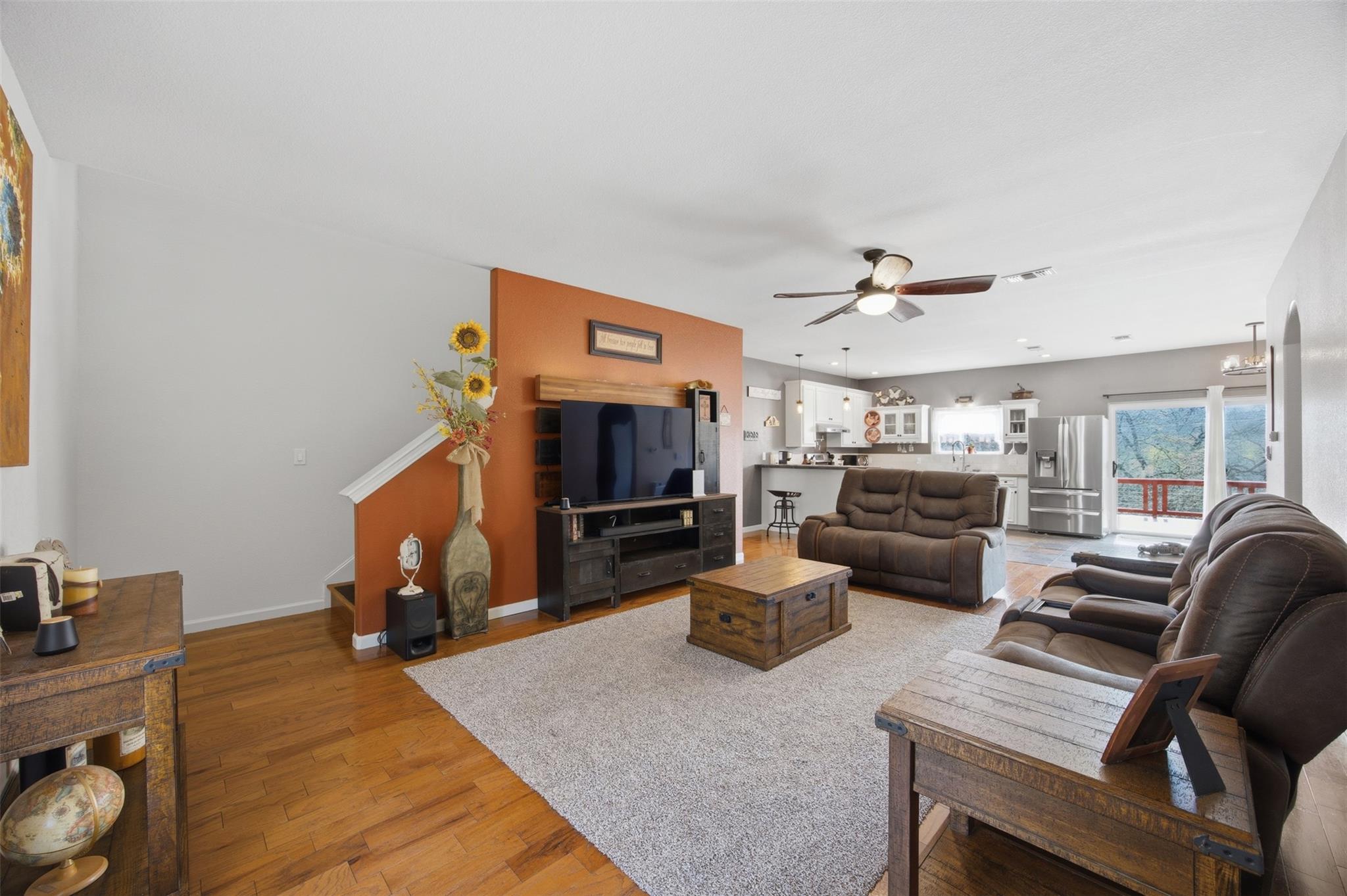 123 Meadowood Dr, Elgin, TX 78621