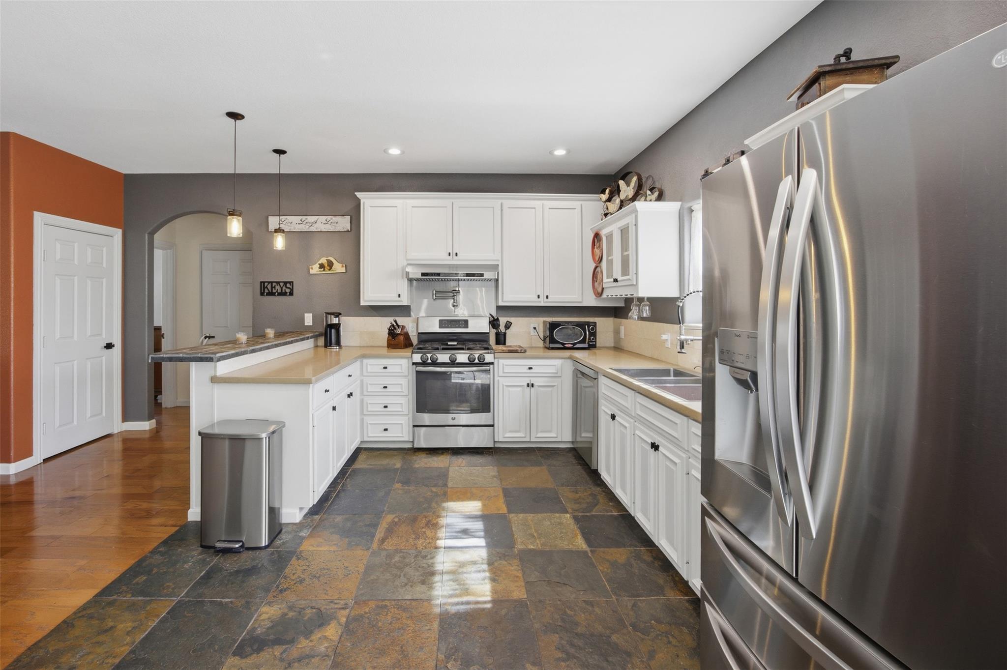 123 Meadowood Dr, Elgin, TX 78621