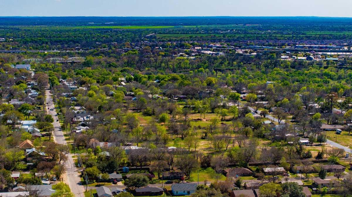 411 Persimmon St, Bastrop, TX 78602
