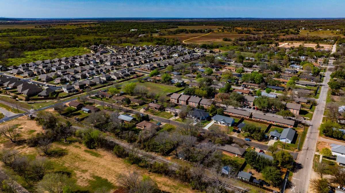 411 Persimmon St, Bastrop, TX 78602