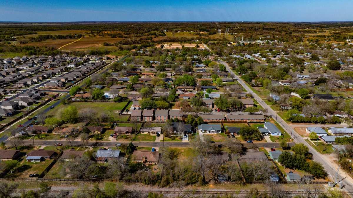 411 Persimmon St, Bastrop, TX 78602