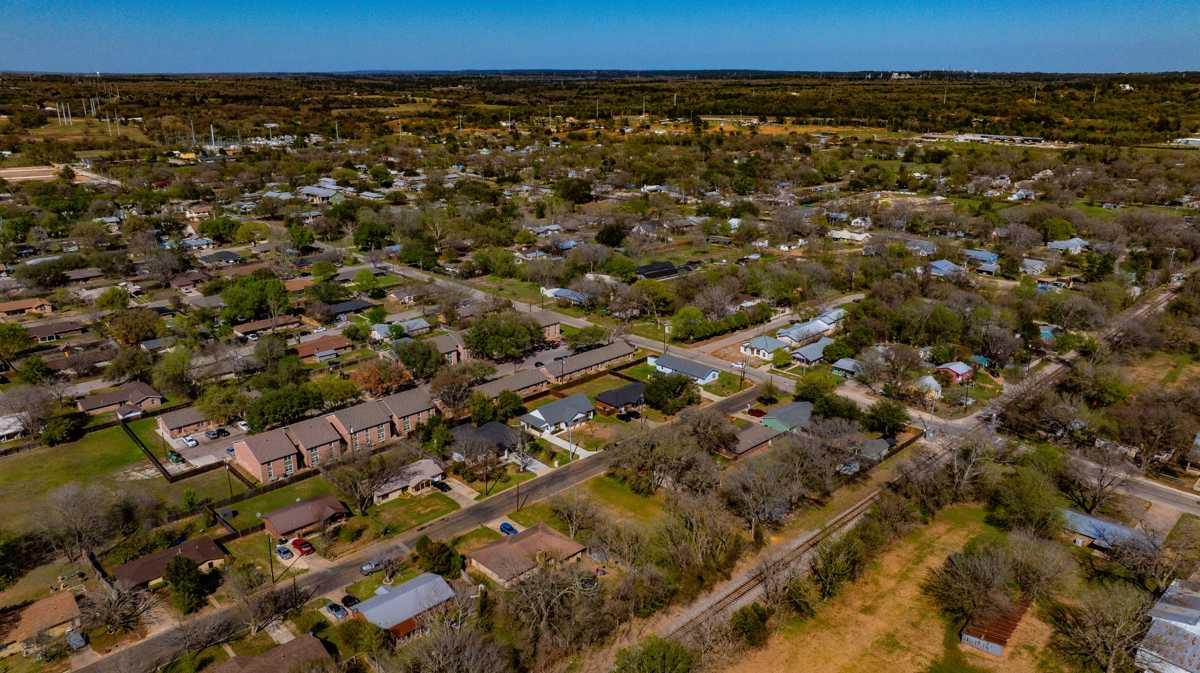 411 Persimmon St, Bastrop, TX 78602