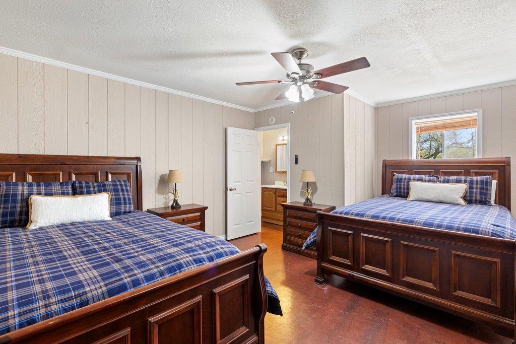 434 W Turner Ct, Johnson City, TX 78636