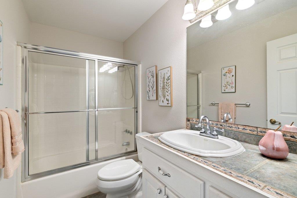 434 W Turner Ct, Johnson City, TX 78636