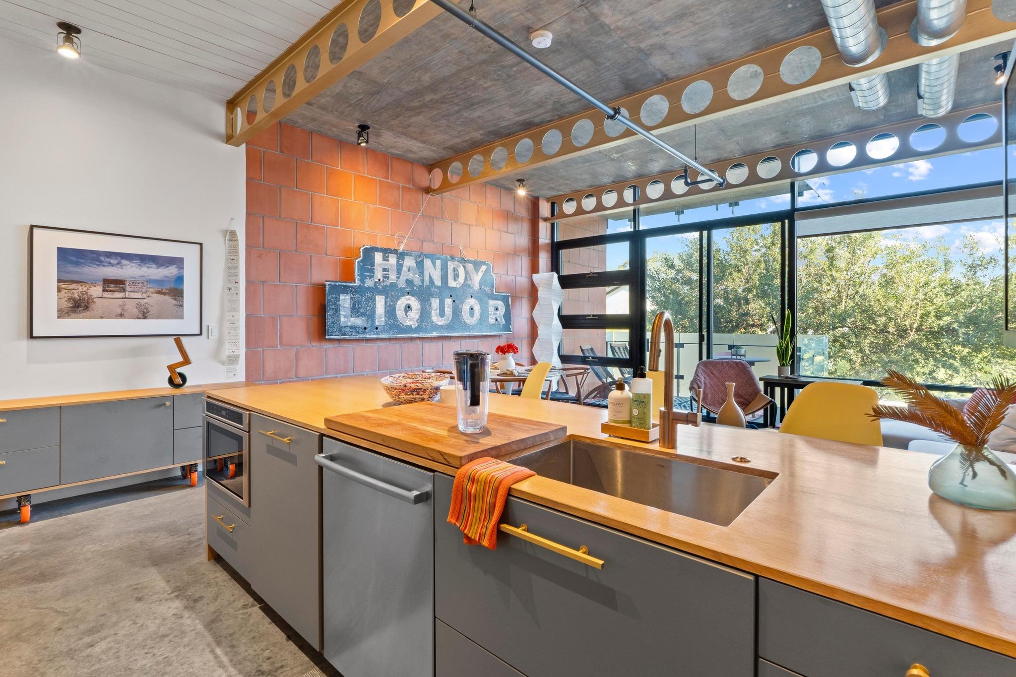 1401 Eva St # 204, Austin, TX 78704