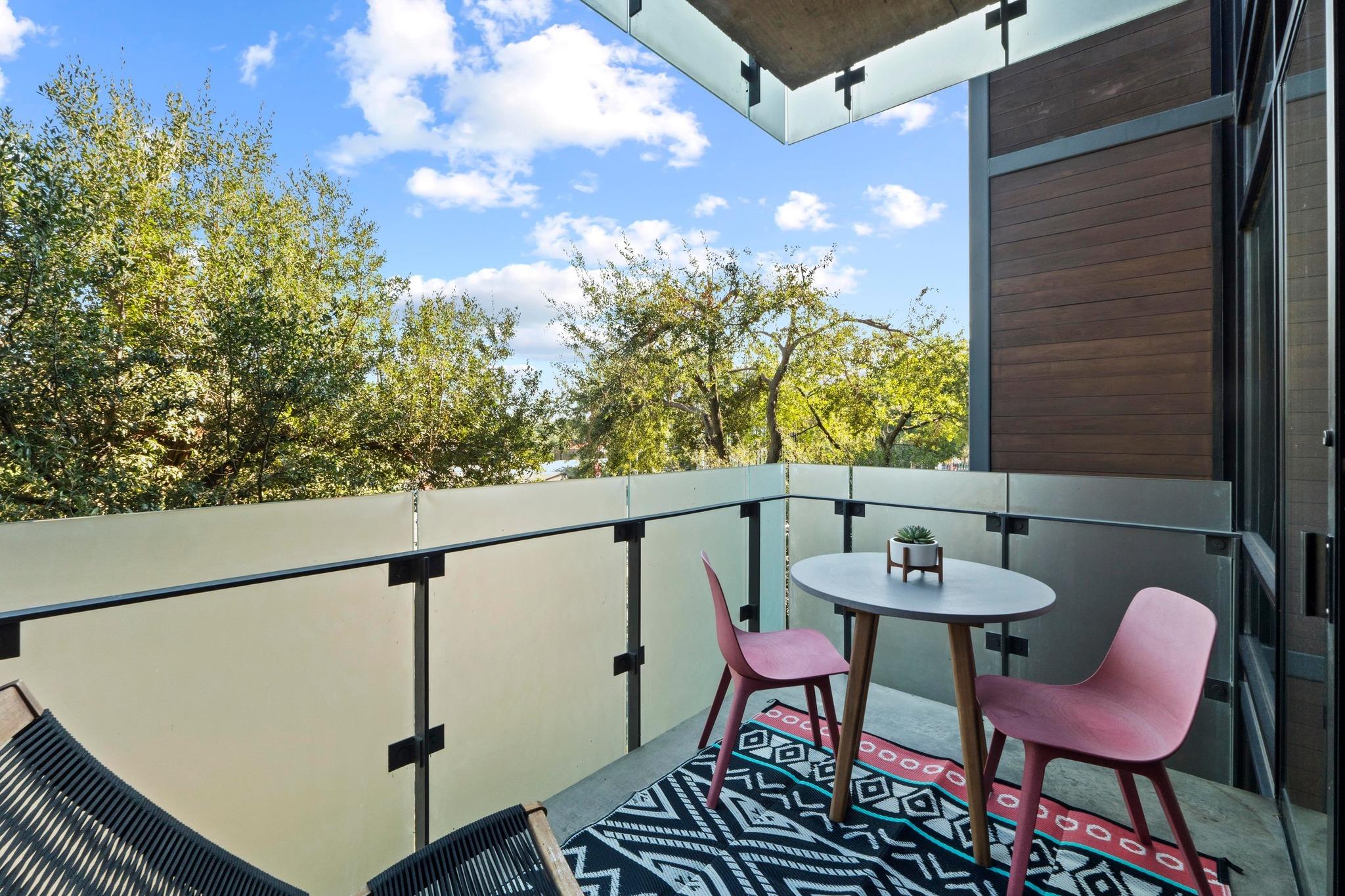 1401 Eva St # 204, Austin, TX 78704