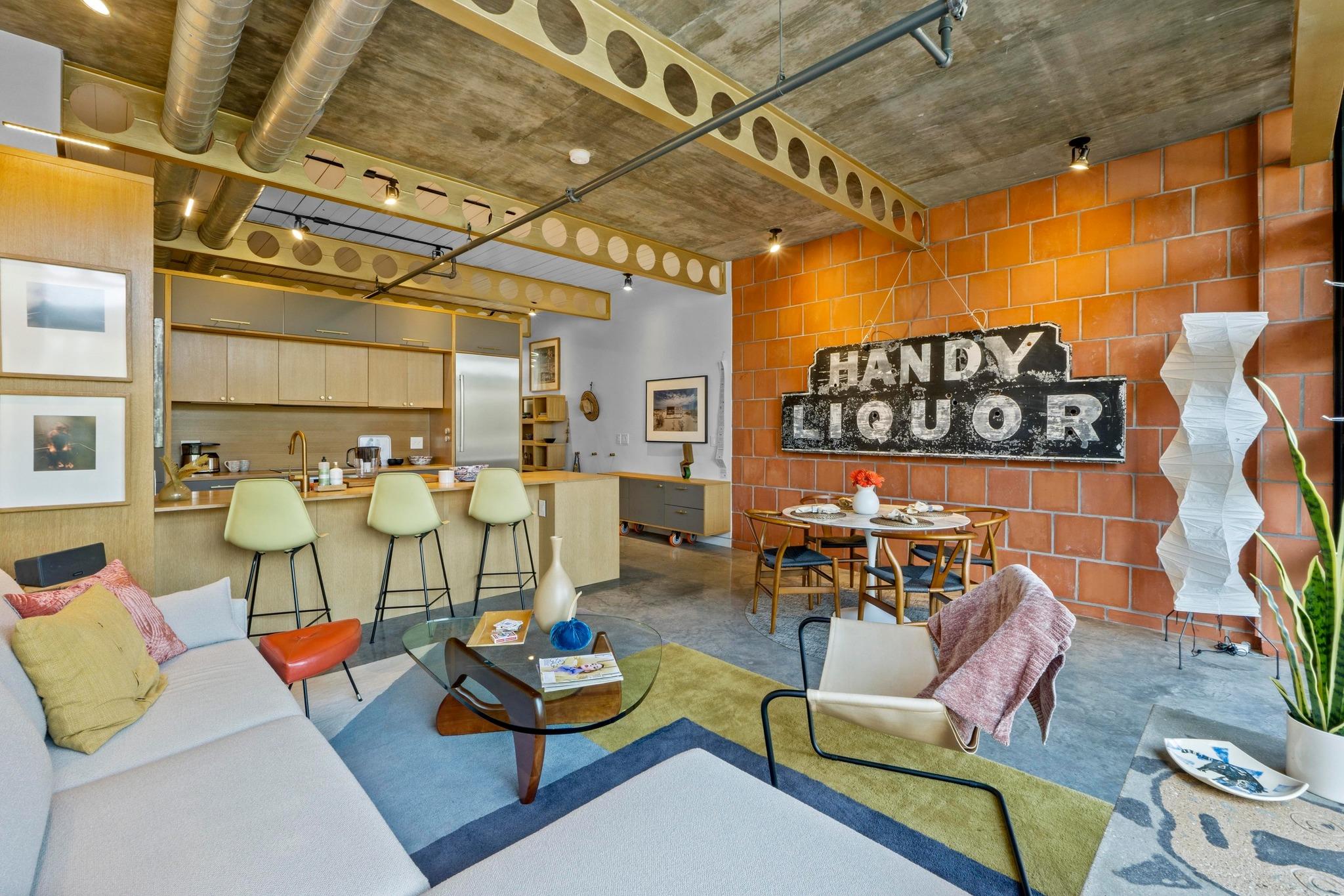 1401 Eva St # 204, Austin, TX 78704