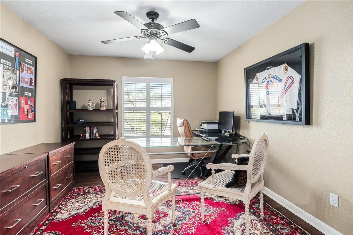 58 Cottondale Rd, The Hills, TX 78738