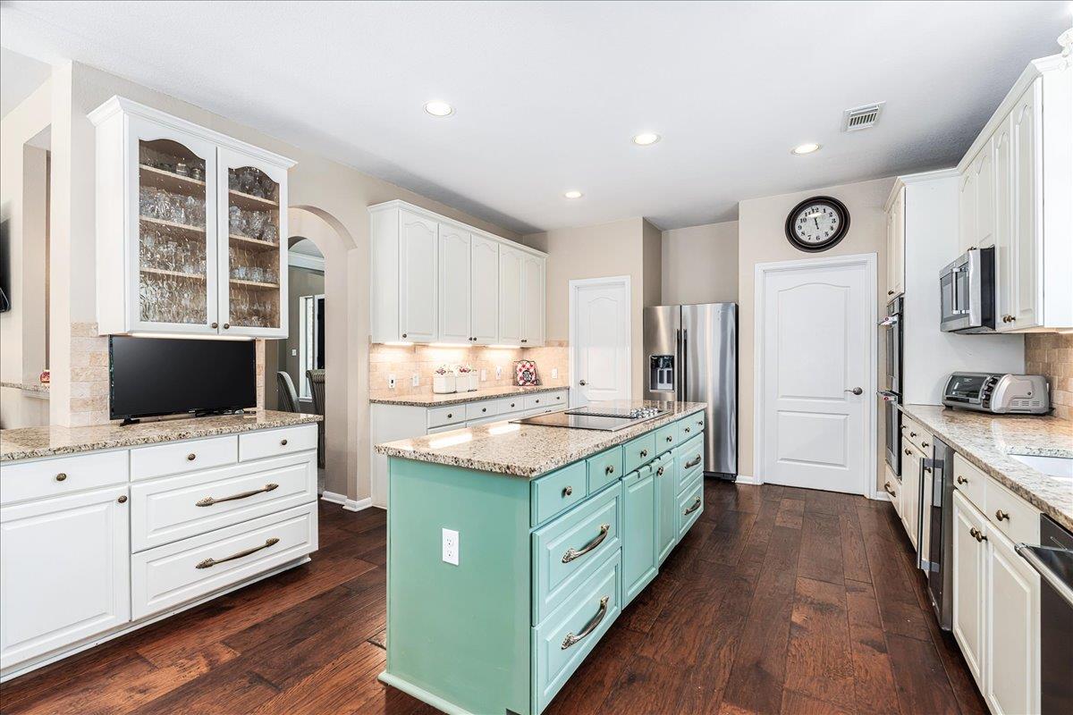 58 Cottondale Rd, The Hills, TX 78738