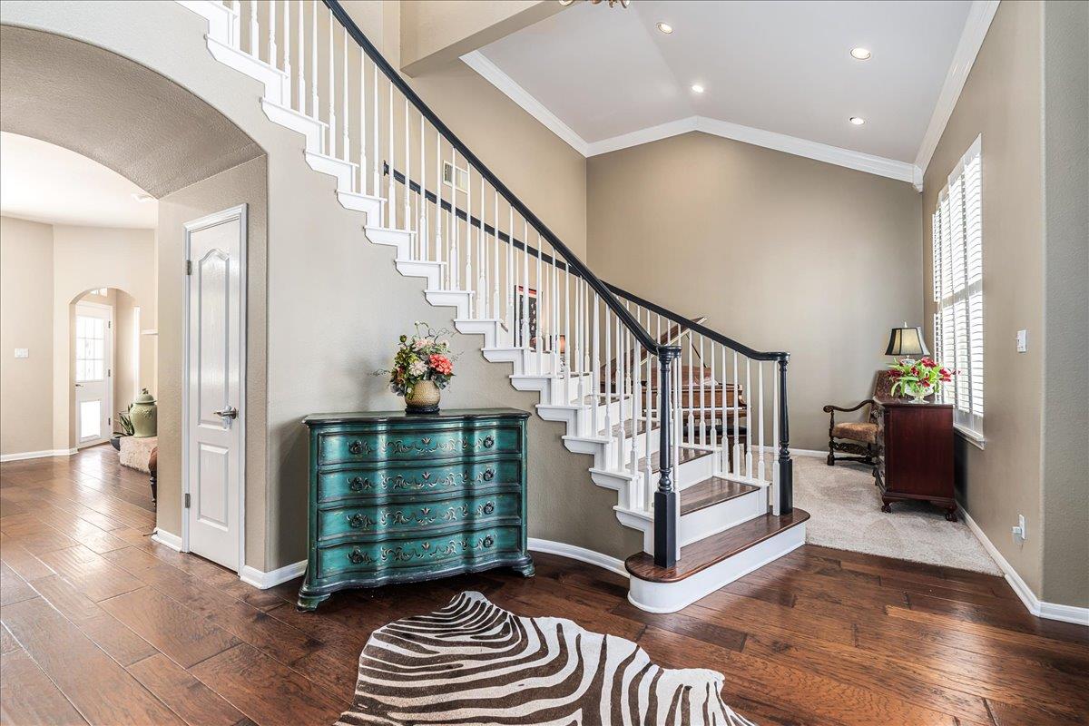 58 Cottondale Rd, The Hills, TX 78738