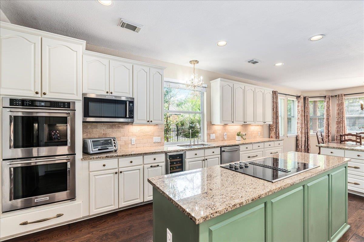 58 Cottondale Rd, The Hills, TX 78738