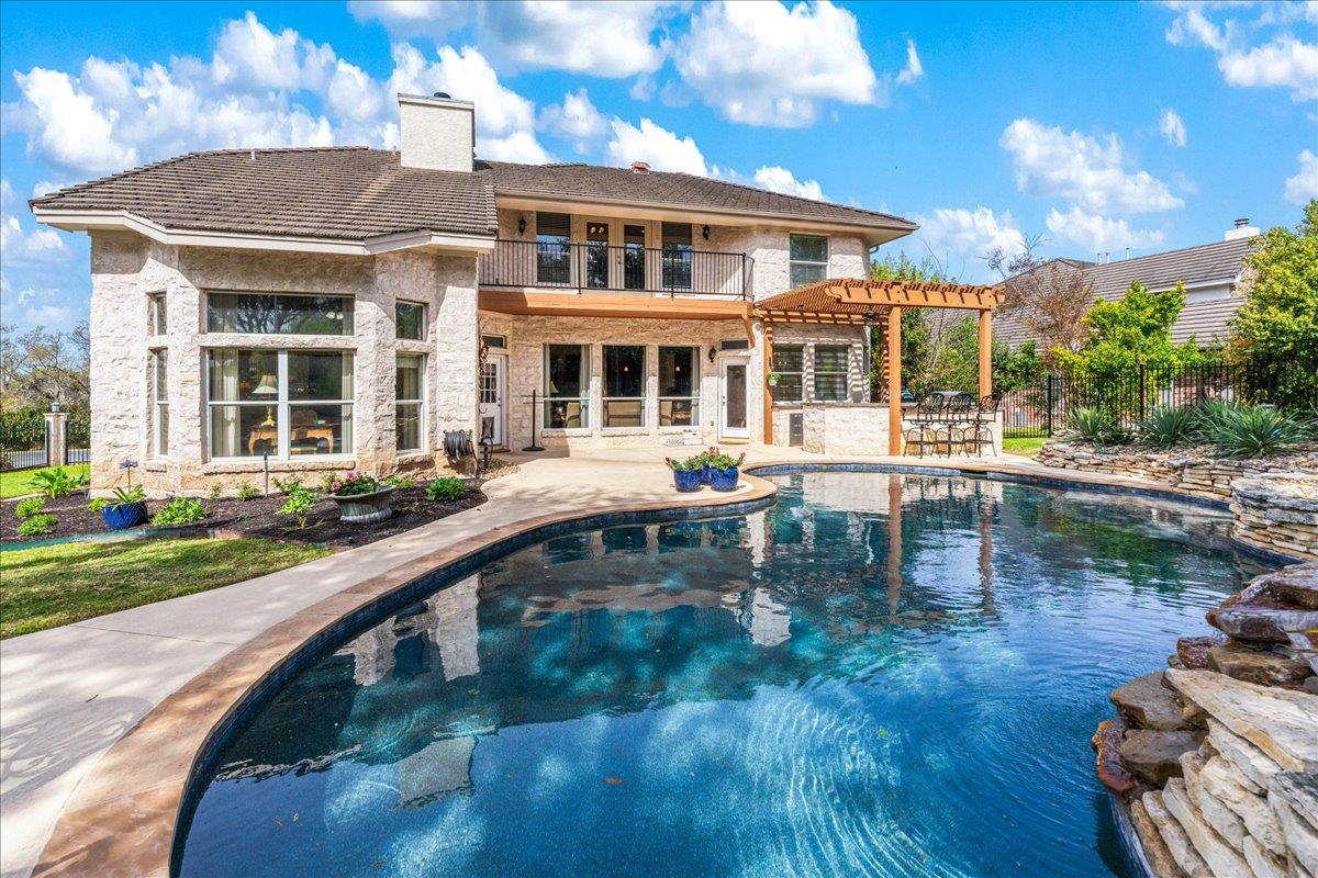 58 Cottondale Rd, The Hills, TX 78738