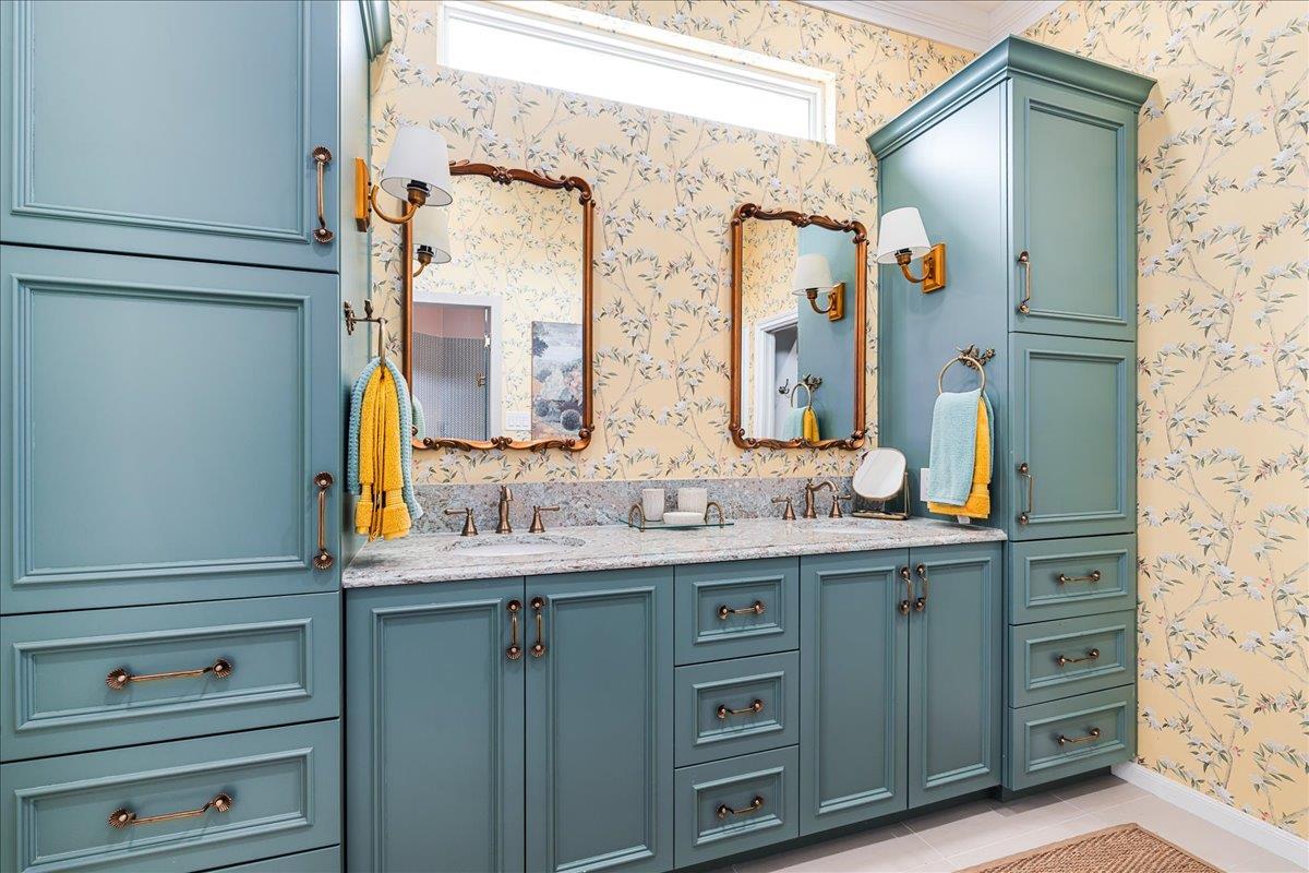 58 Cottondale Rd, The Hills, TX 78738