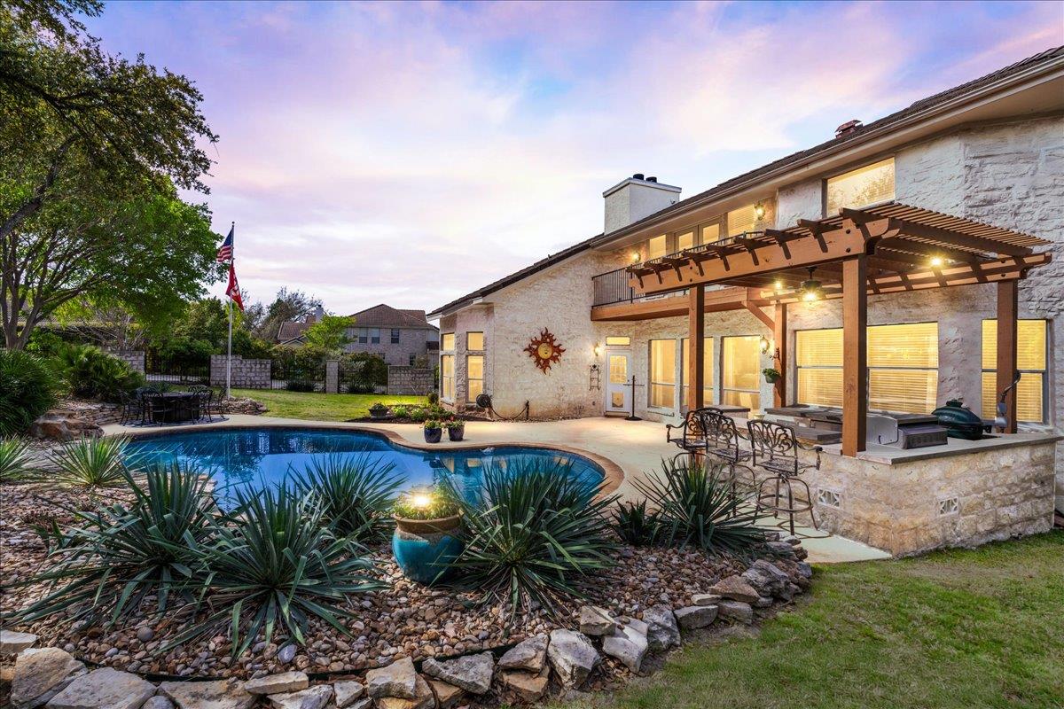 58 Cottondale Rd, The Hills, TX 78738