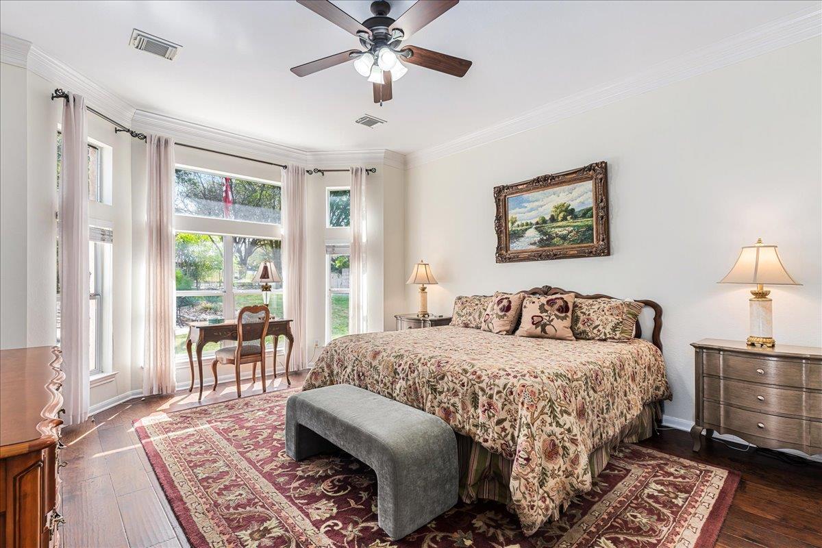 58 Cottondale Rd, The Hills, TX 78738