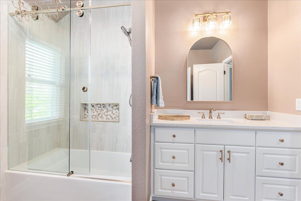 58 Cottondale Rd, The Hills, TX 78738