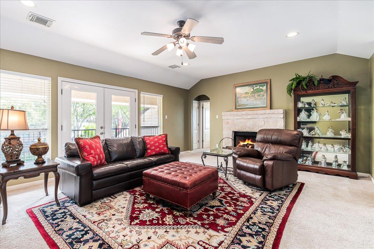 58 Cottondale Rd, The Hills, TX 78738