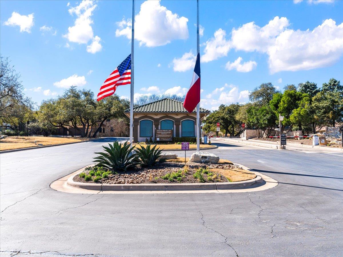 58 Cottondale Rd, The Hills, TX 78738