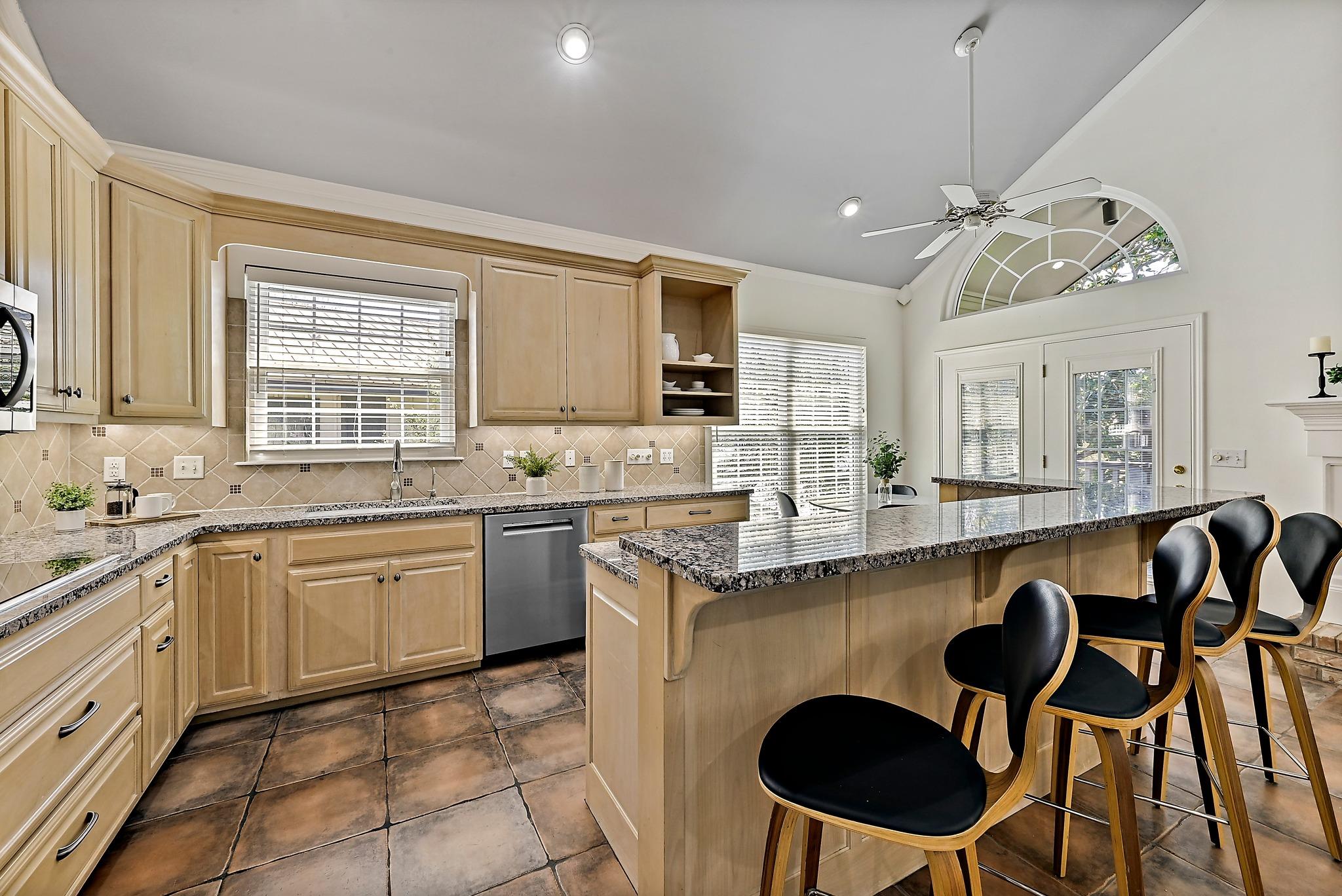 2210 Fredwoods Dr, Kingsland, TX 78639