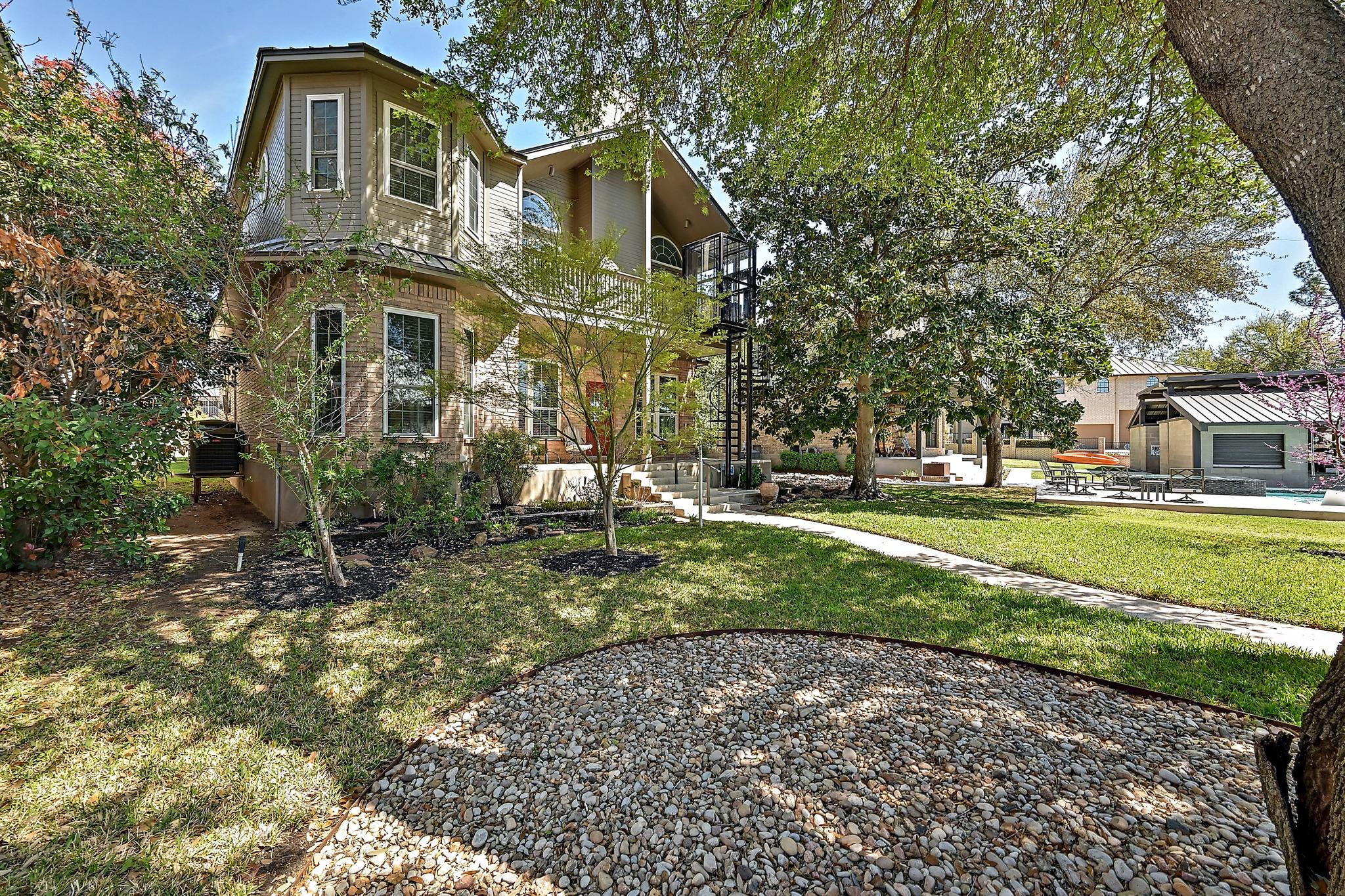 2210 Fredwoods Dr, Kingsland, TX 78639