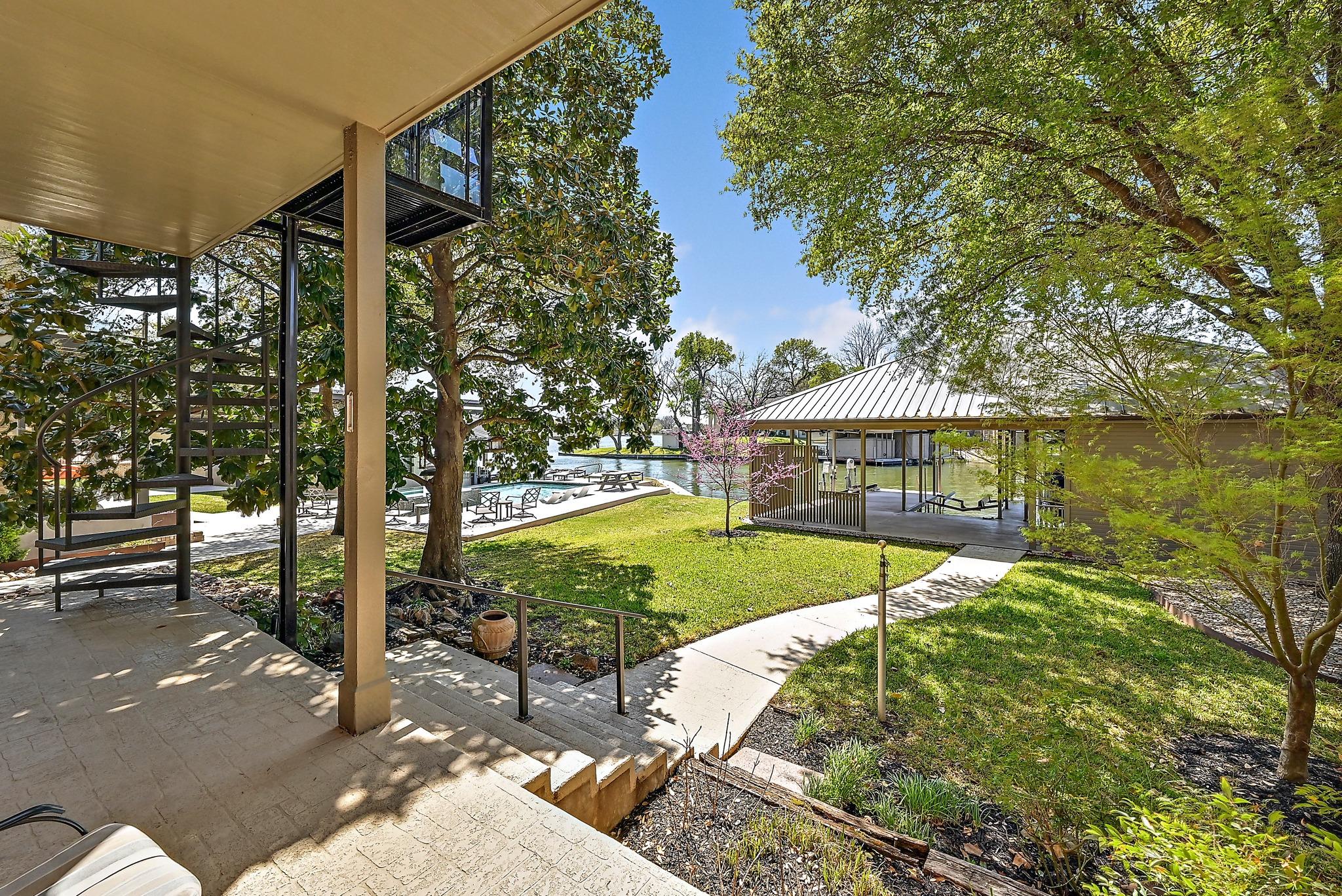 2210 Fredwoods Dr, Kingsland, TX 78639