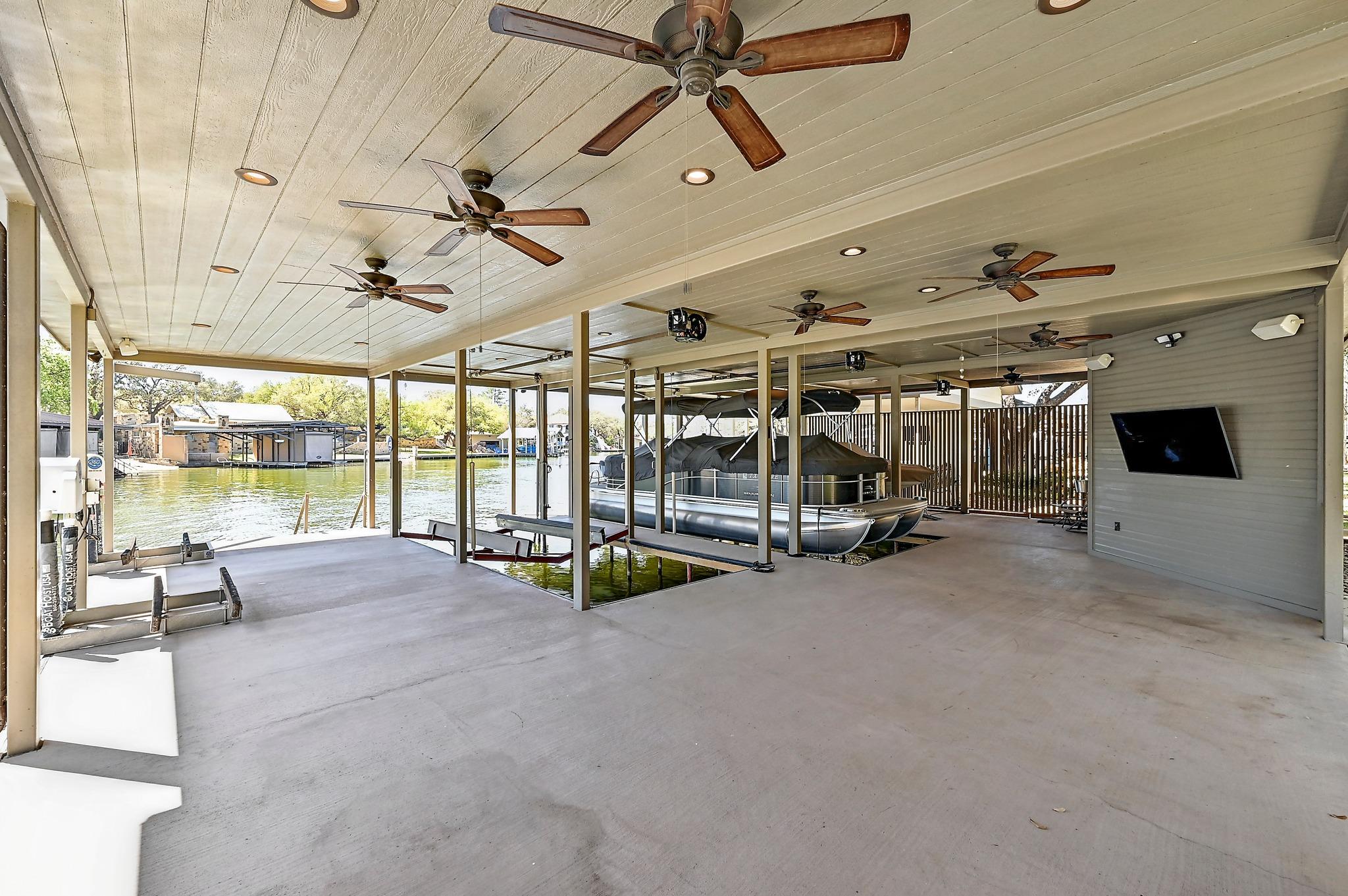 2210 Fredwoods Dr, Kingsland, TX 78639