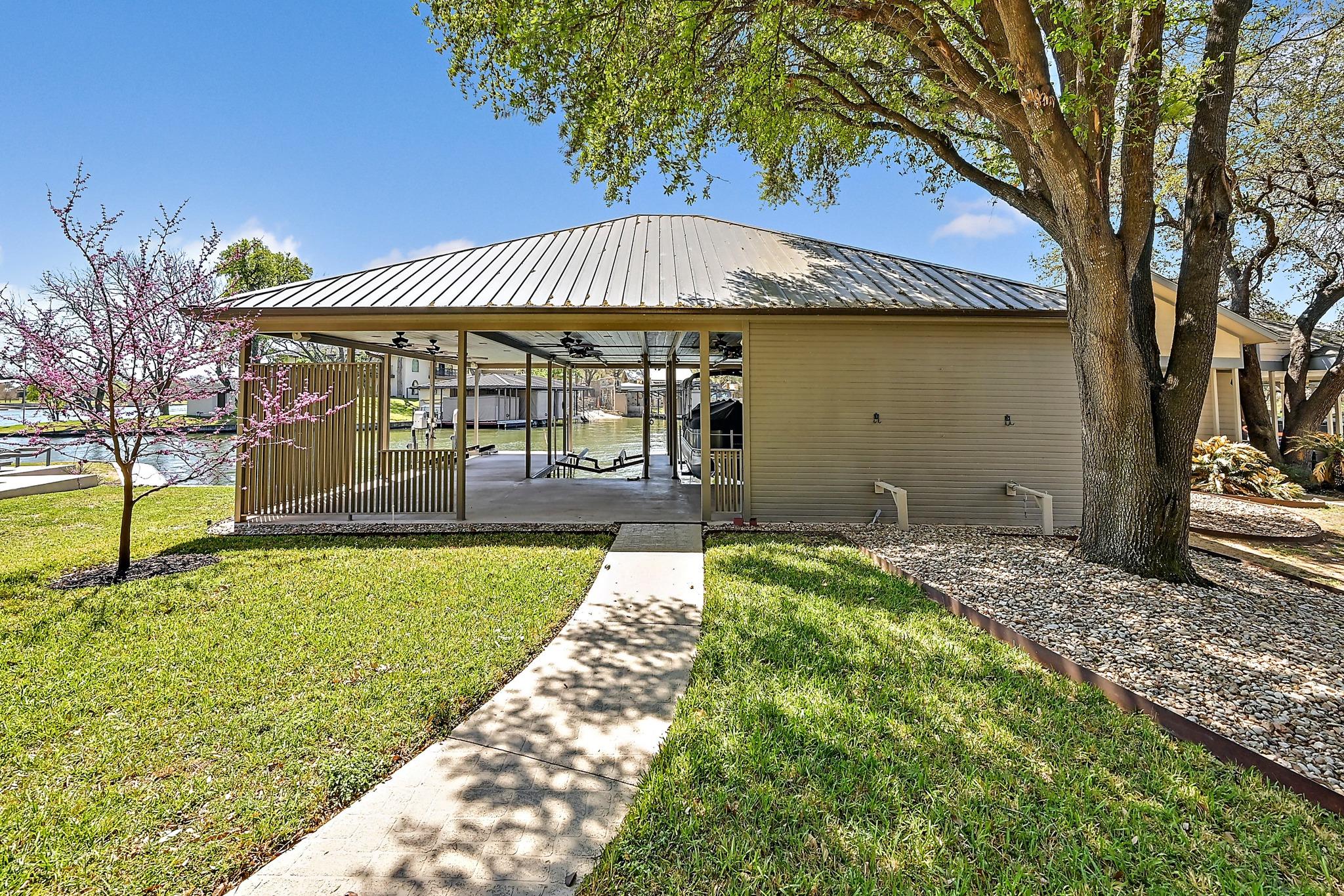 2210 Fredwoods Dr, Kingsland, TX 78639