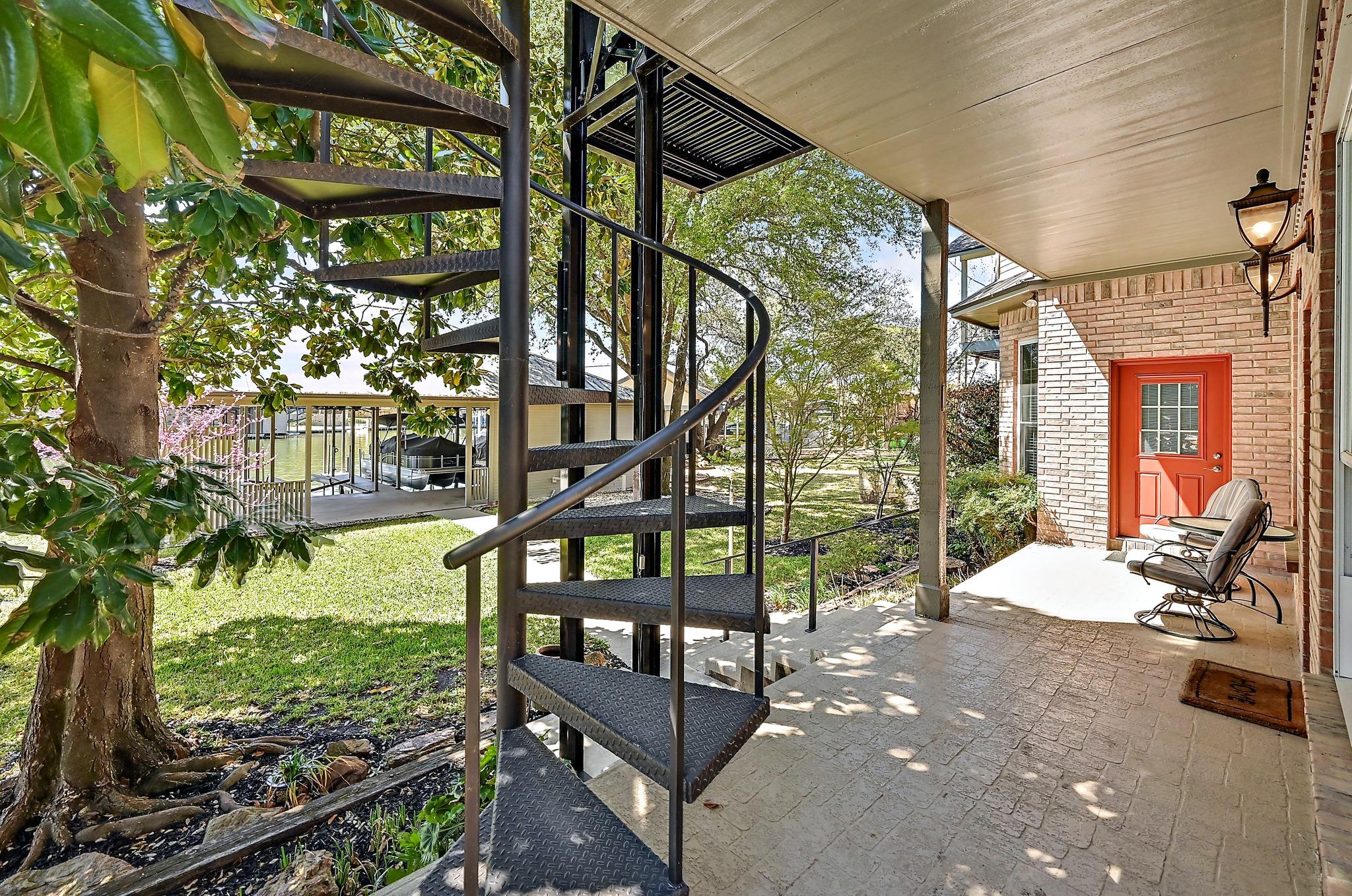 2210 Fredwoods Dr, Kingsland, TX 78639