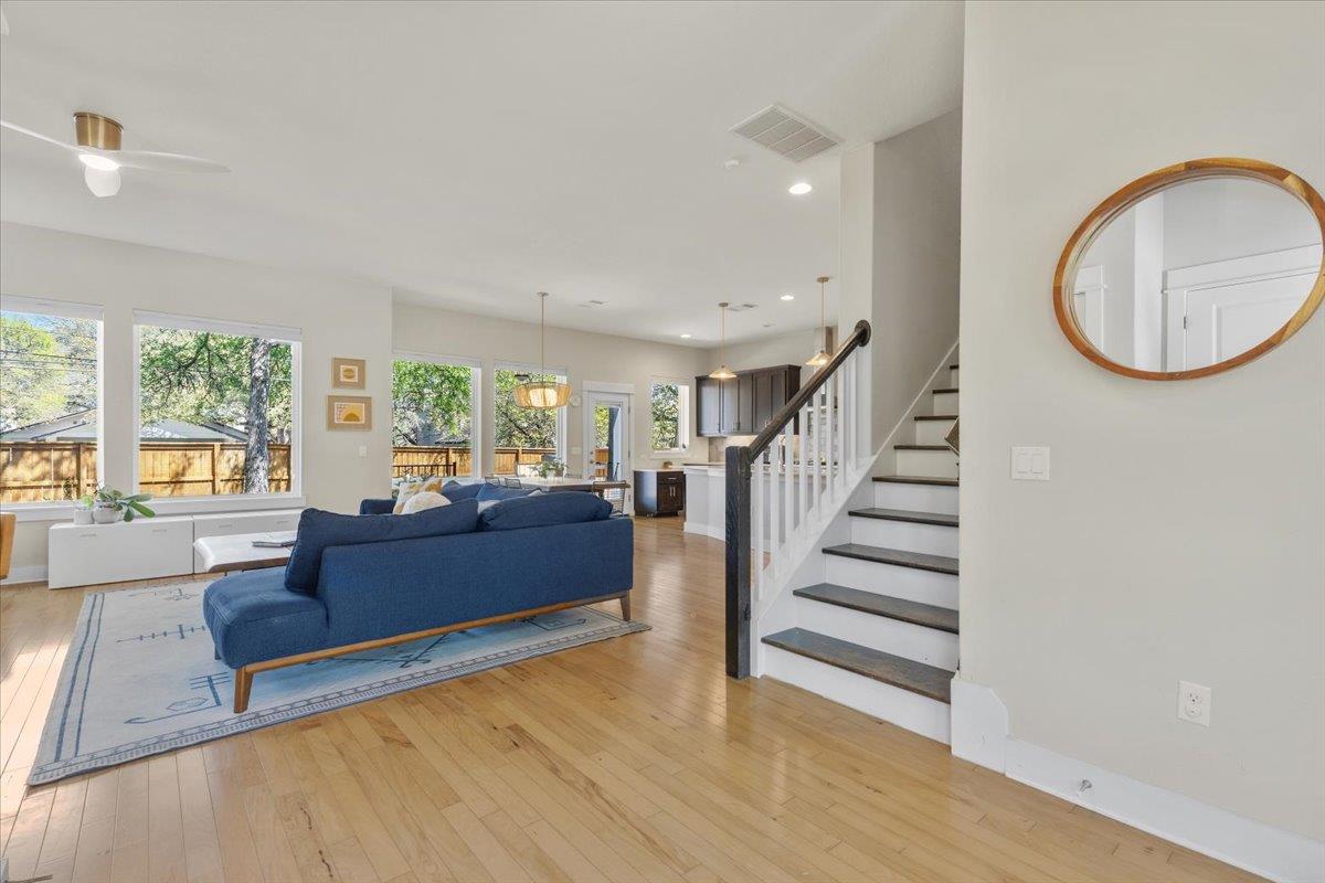 1405 Matthews Ln, Austin, TX 78745