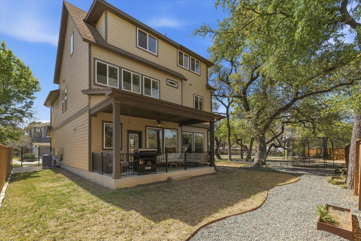 1405 Matthews Ln, Austin, TX 78745