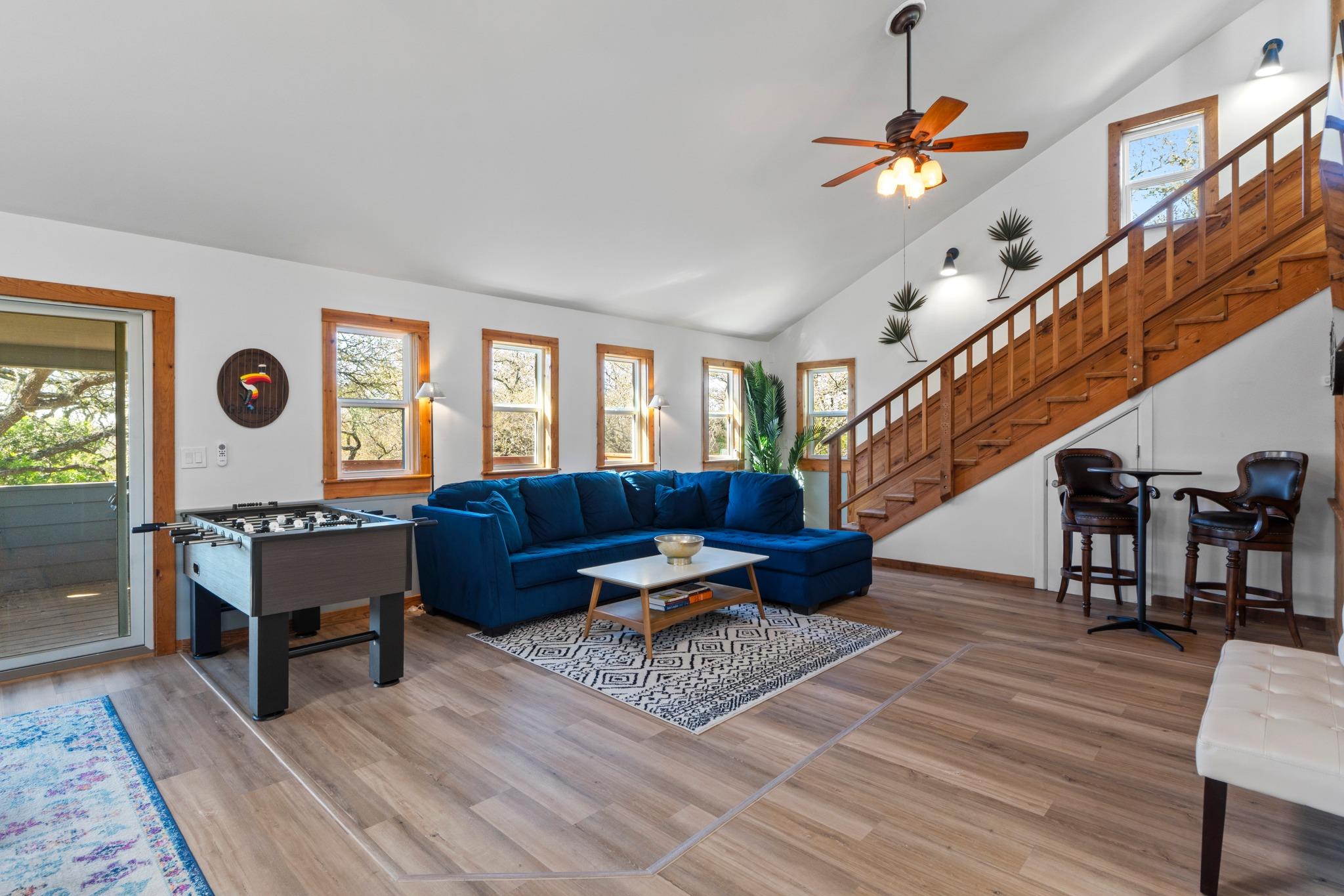 205 Shadows Dr, Spicewood, TX 78669