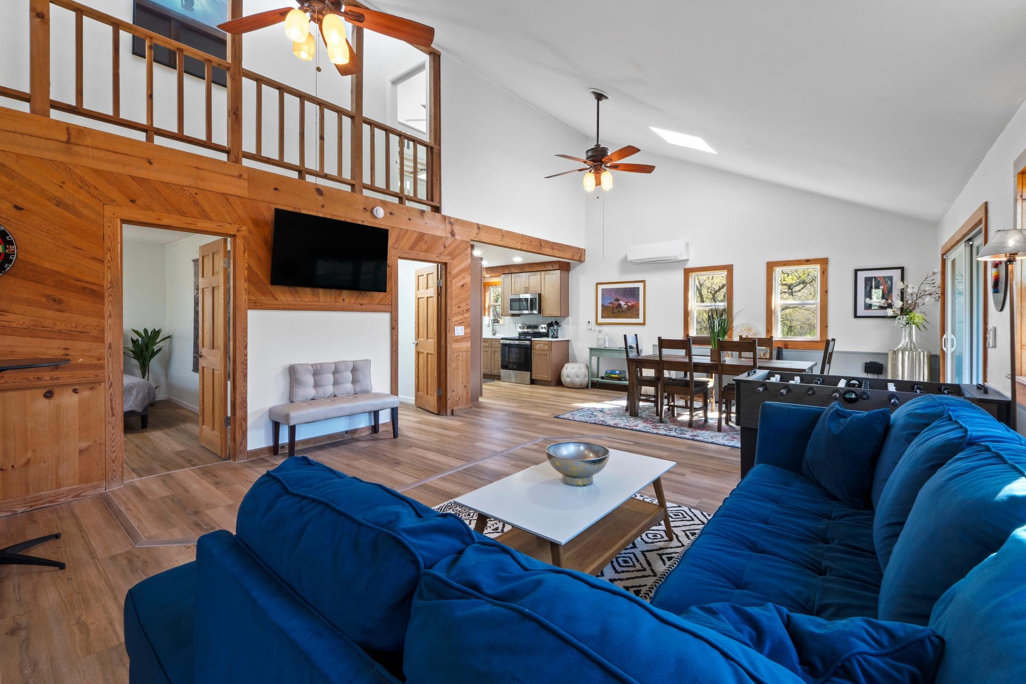 205 Shadows Dr, Spicewood, TX 78669