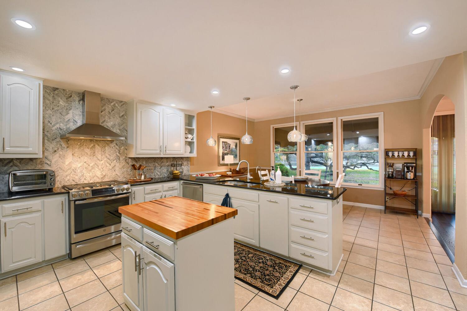 10904 Legends Ln, Austin, TX 78747