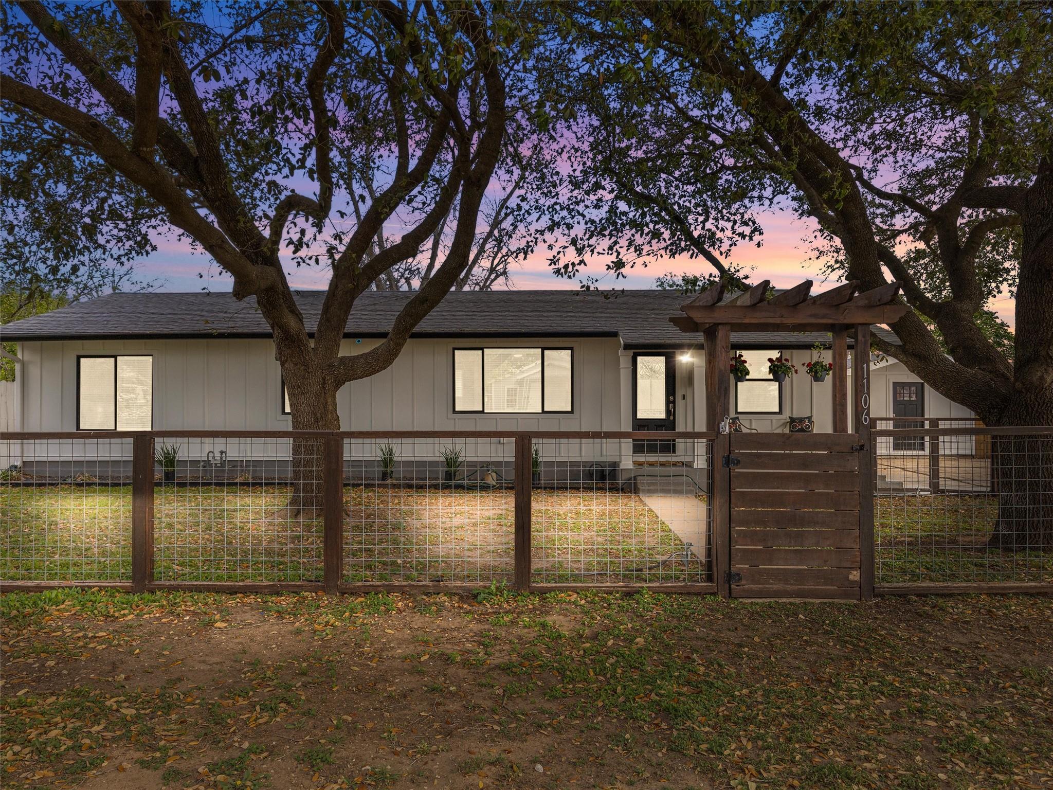 1106 Spring St, Bastrop, TX 78602