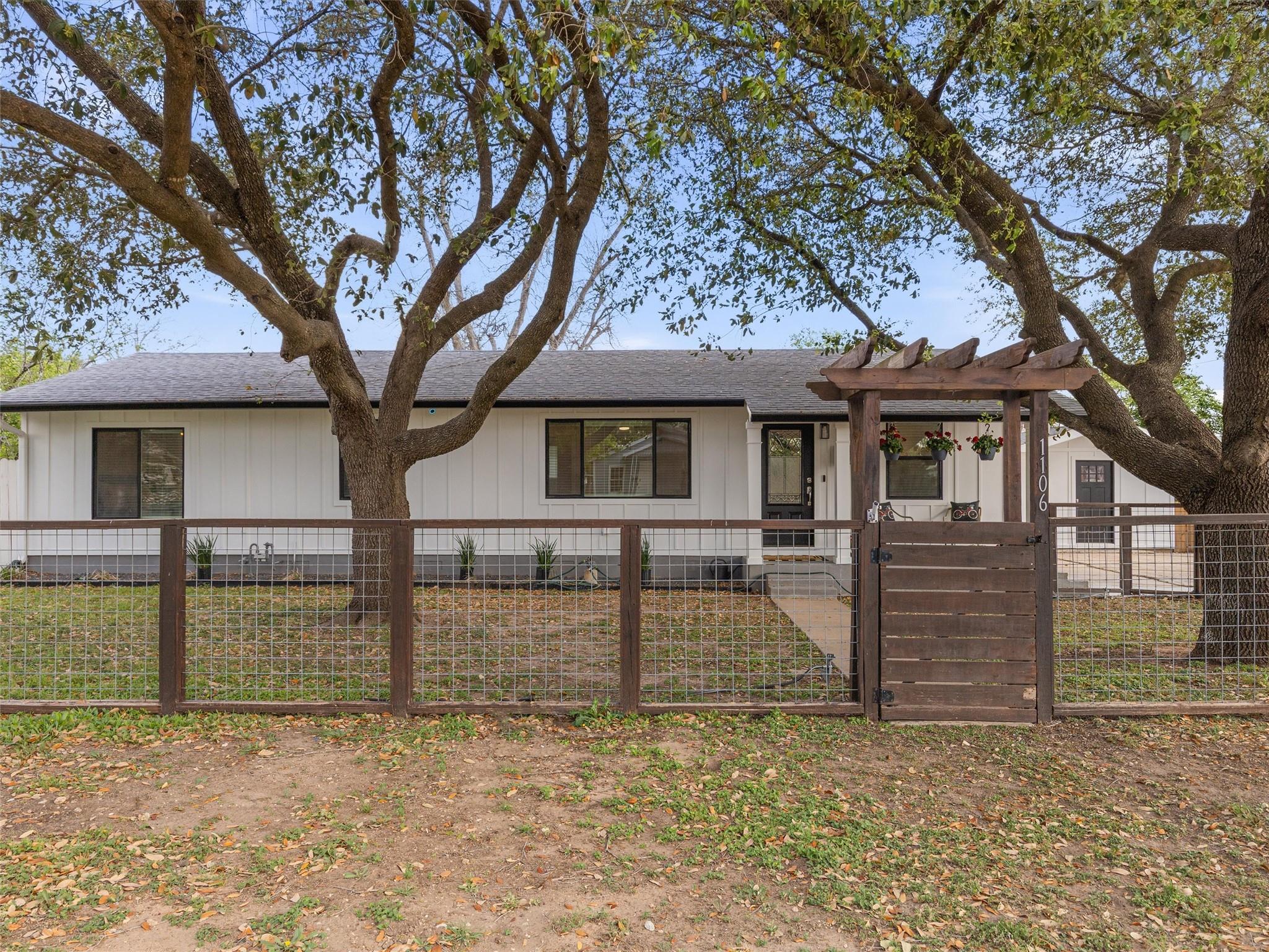 1106 Spring St, Bastrop, TX 78602