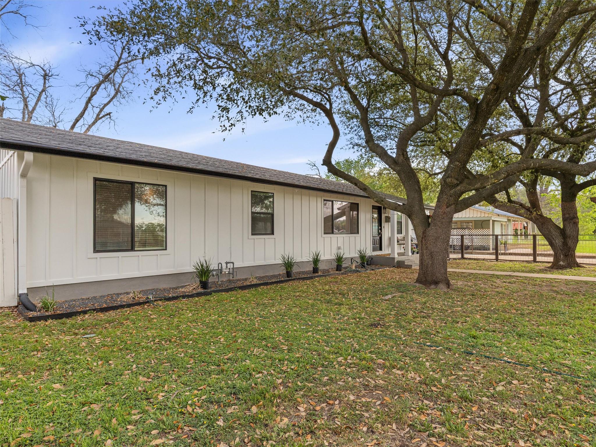 1106 Spring St, Bastrop, TX 78602