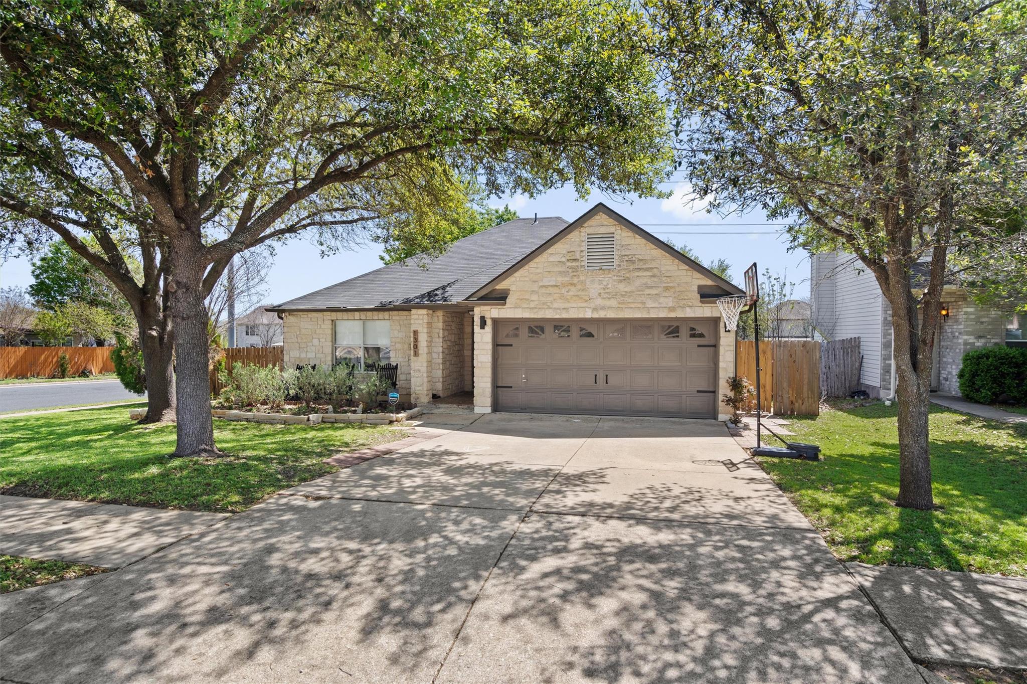 1301 Sheltie Ln, Round Rock, TX 78664