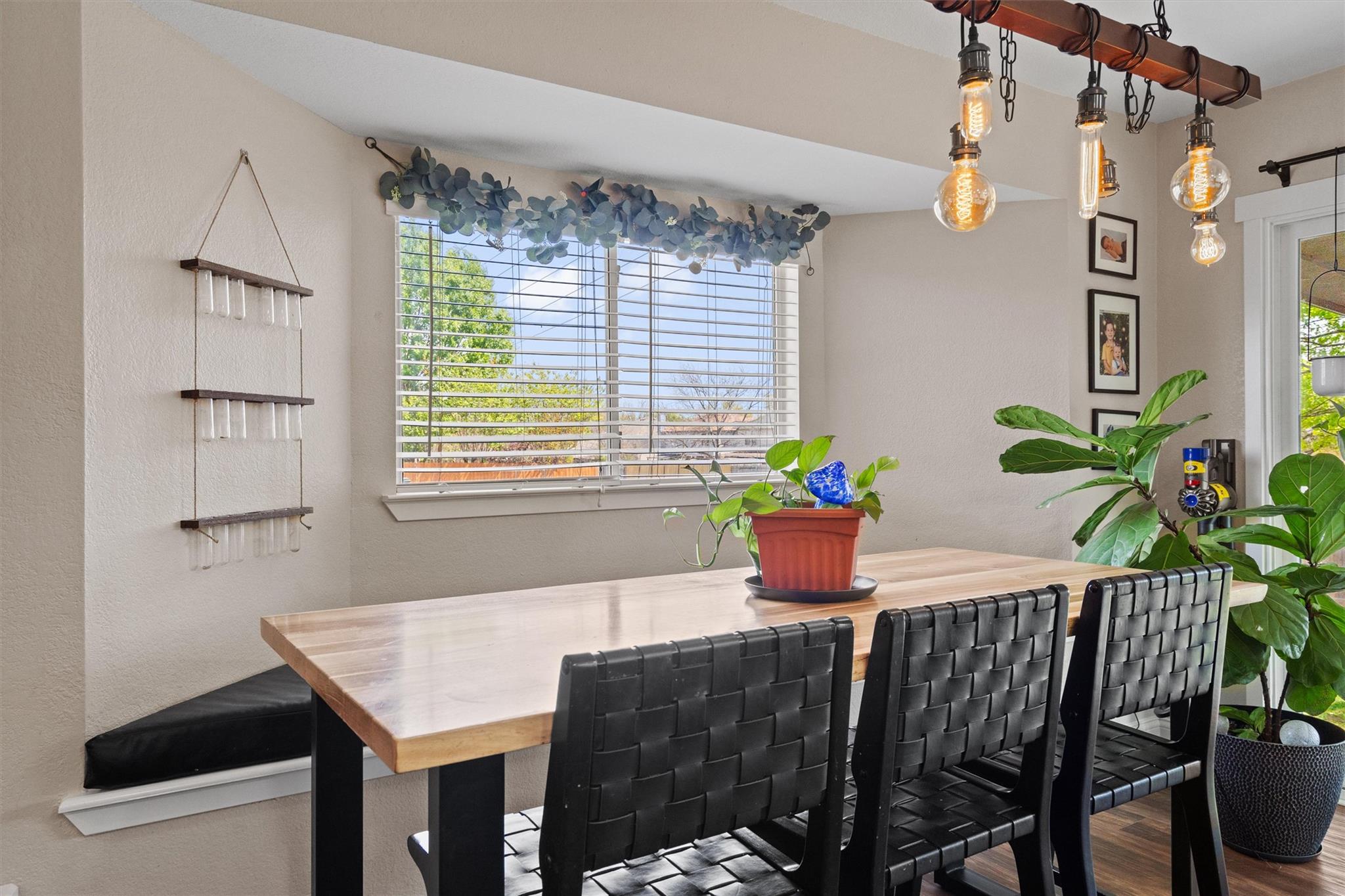 1301 Sheltie Ln, Round Rock, TX 78664