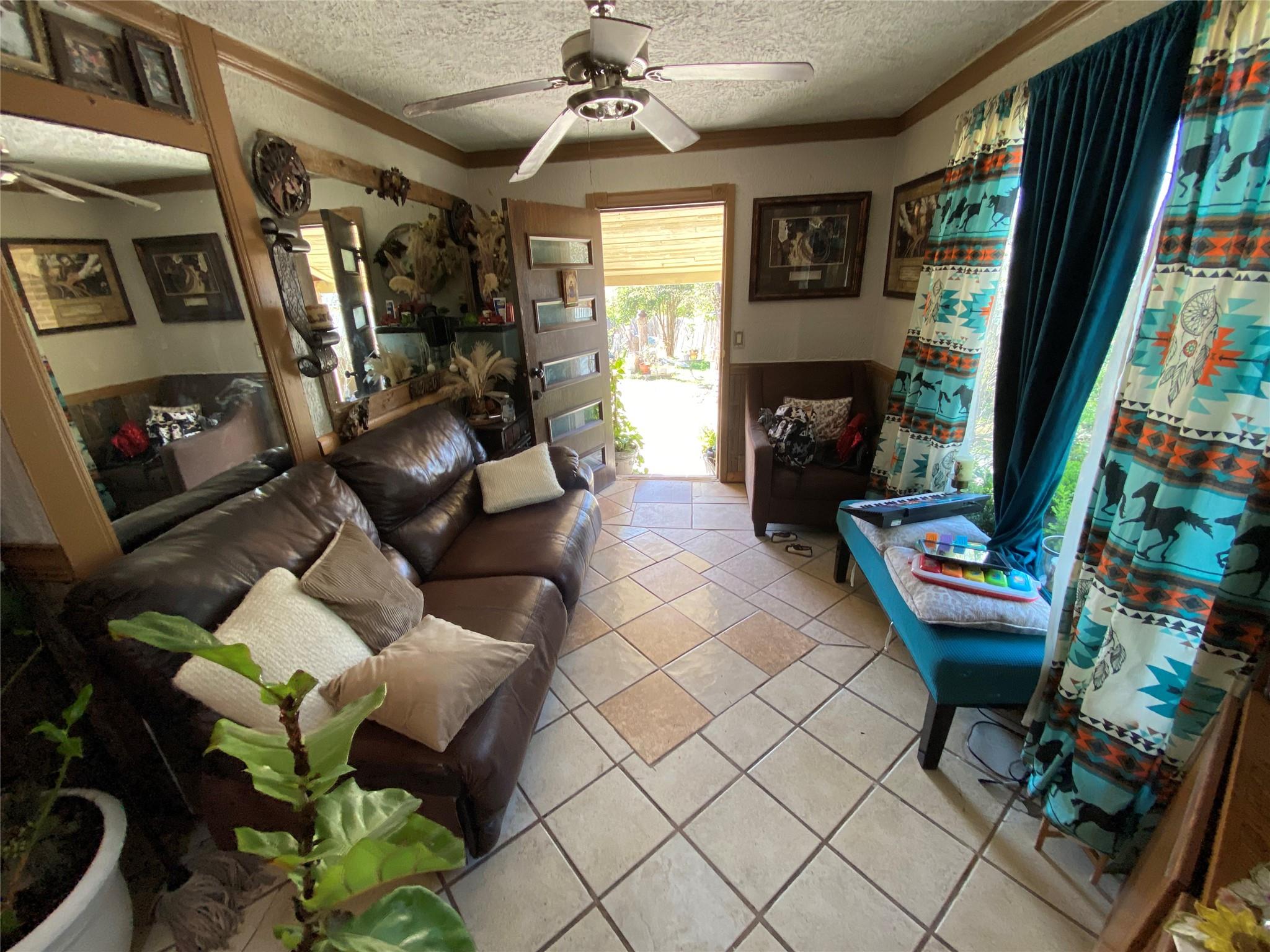 605 Osprey Dr, Leander, TX 78641