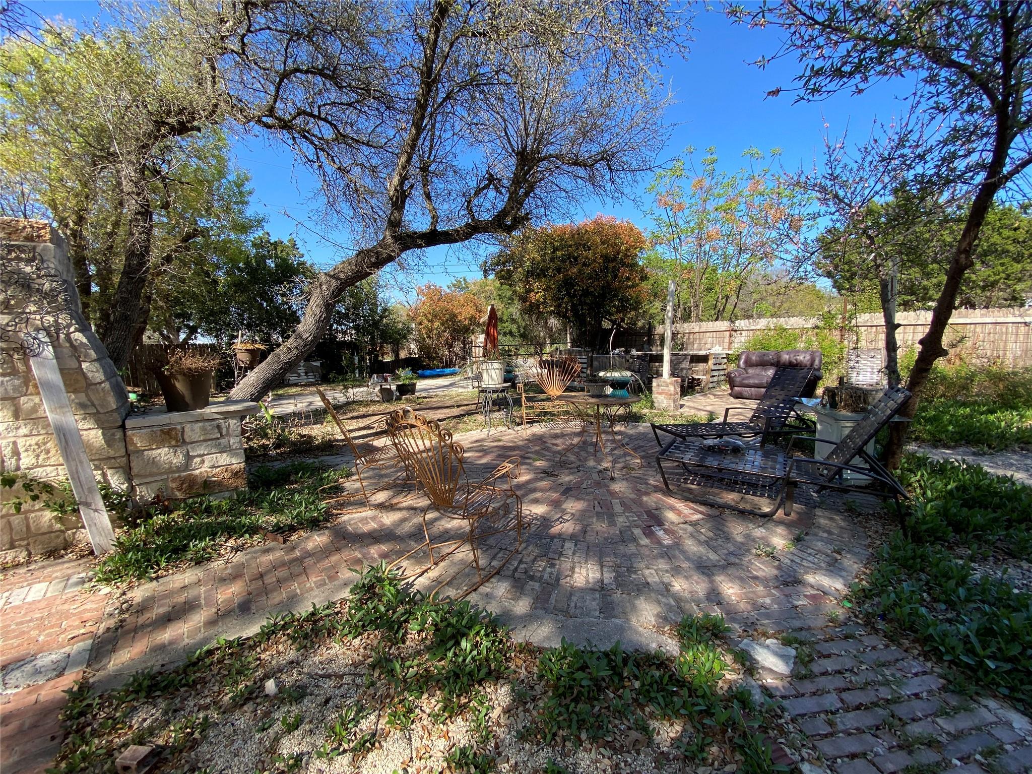 605 Osprey Dr, Leander, TX 78641