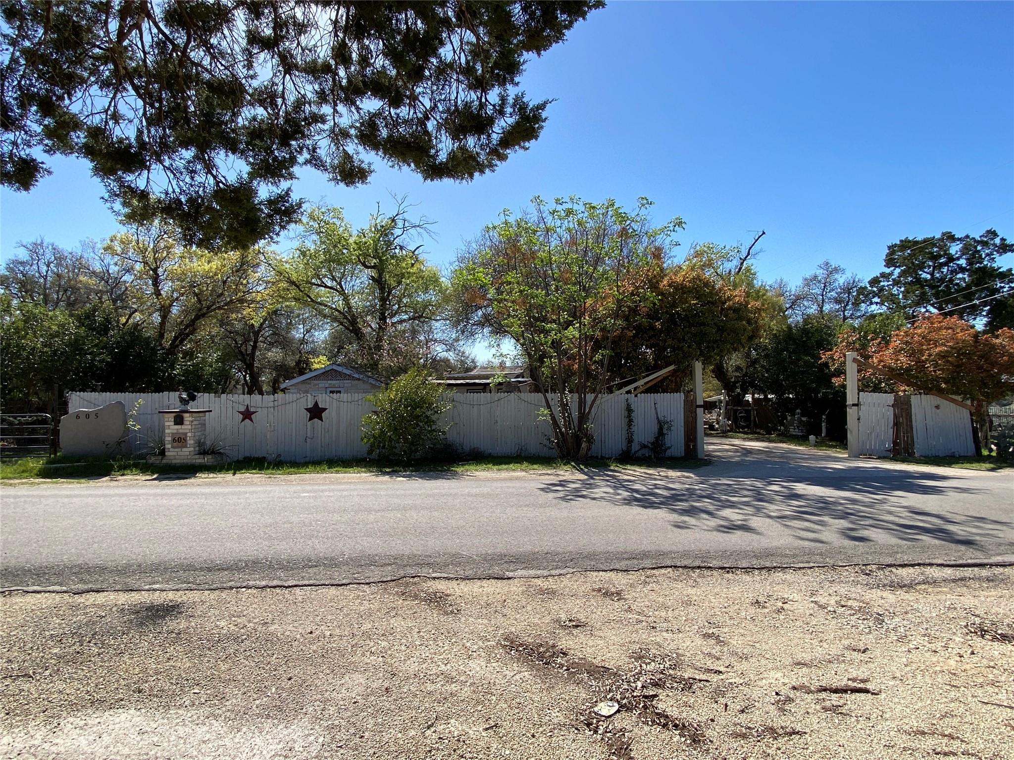 605 Osprey Dr, Leander, TX 78641