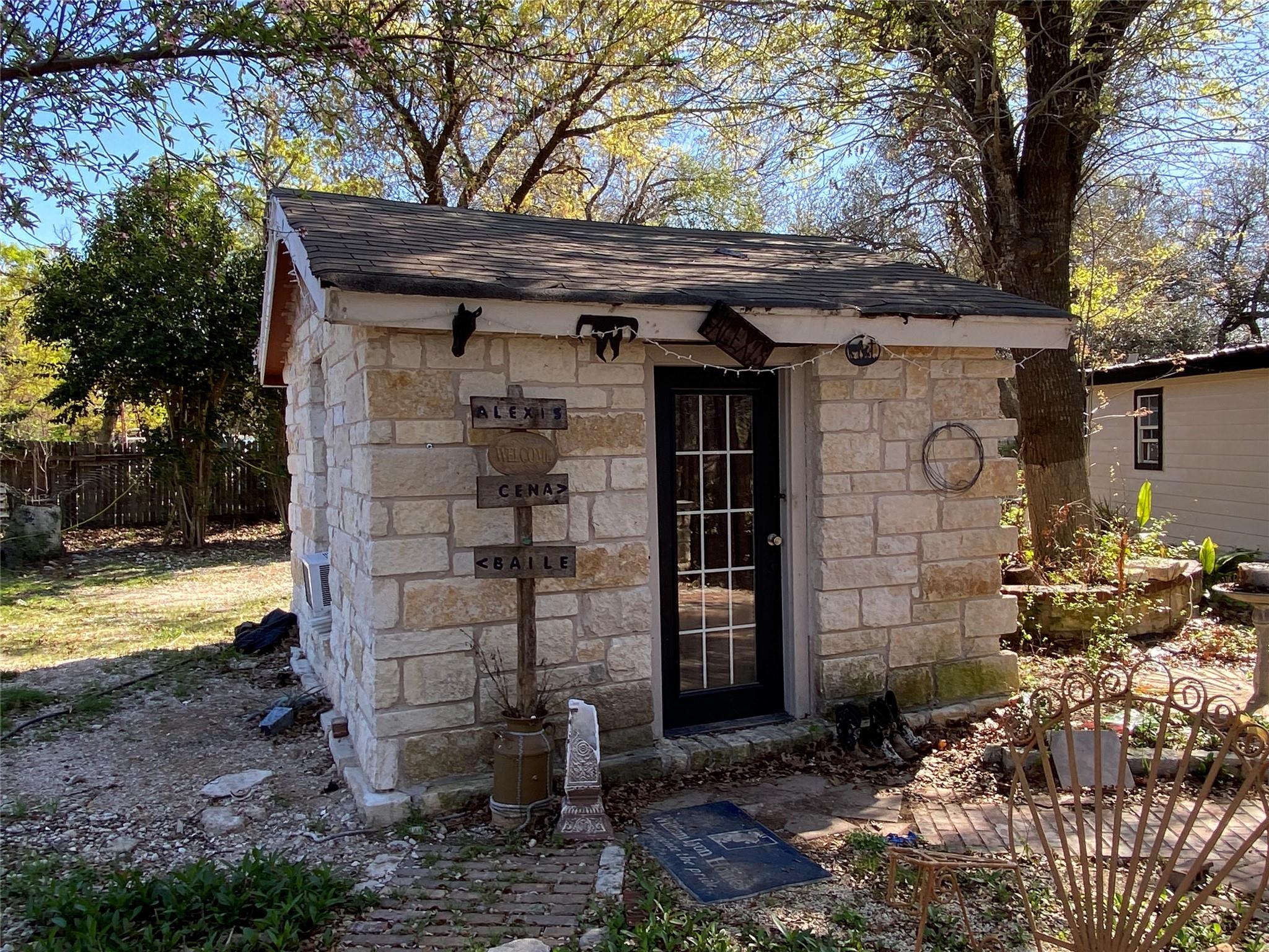 605 Osprey Dr, Leander, TX 78641